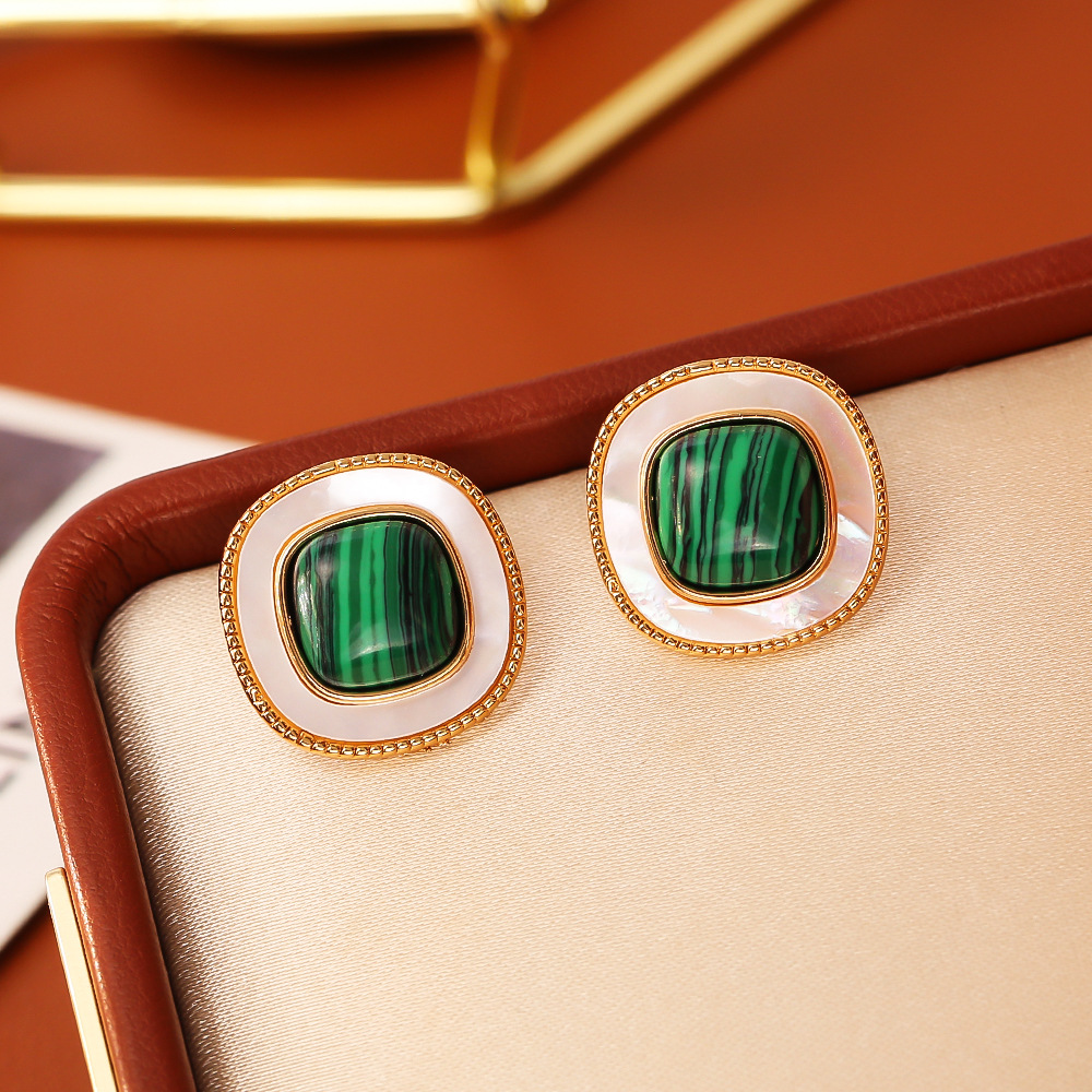 Malachite shell stud earrings