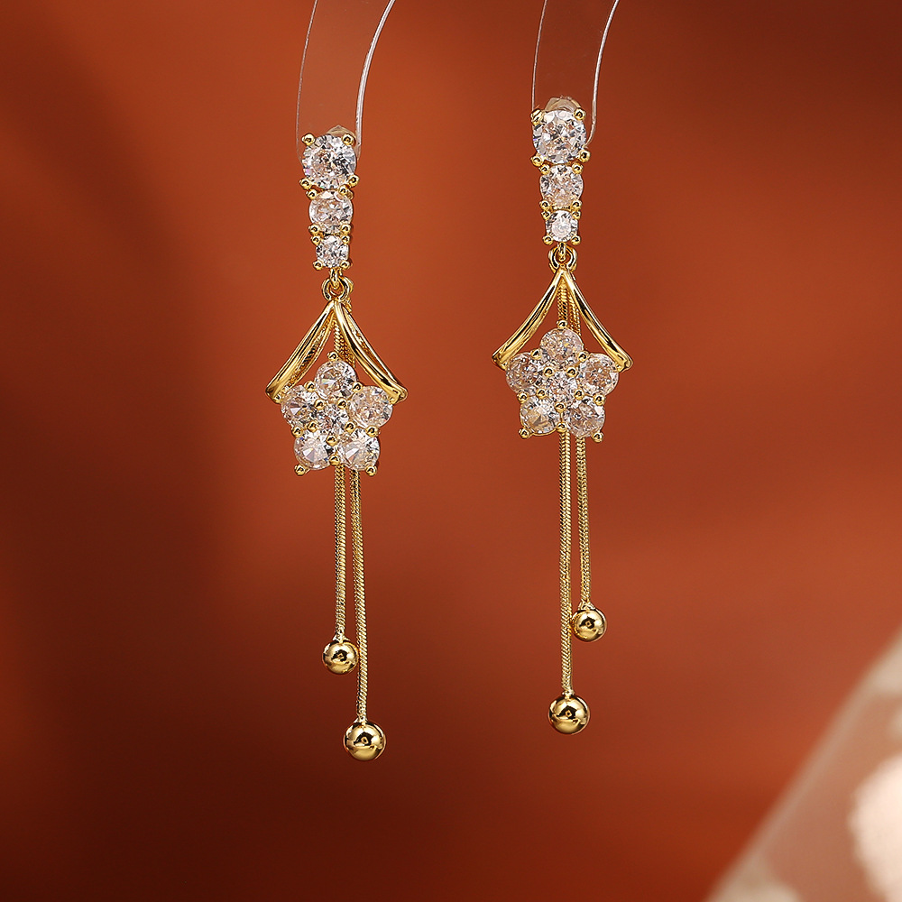 Five-pointed star zircon stud earrings