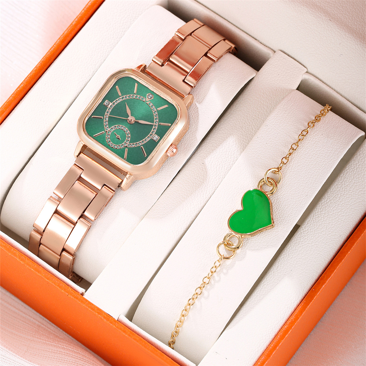 A two-piece set combination