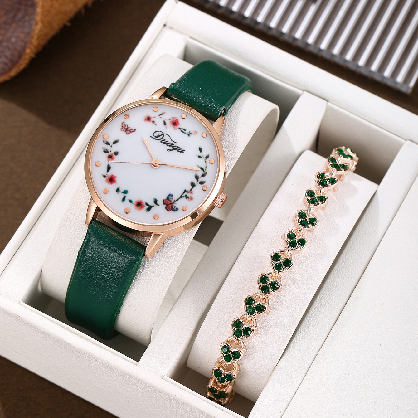 Green single heart-shaped bracelet set