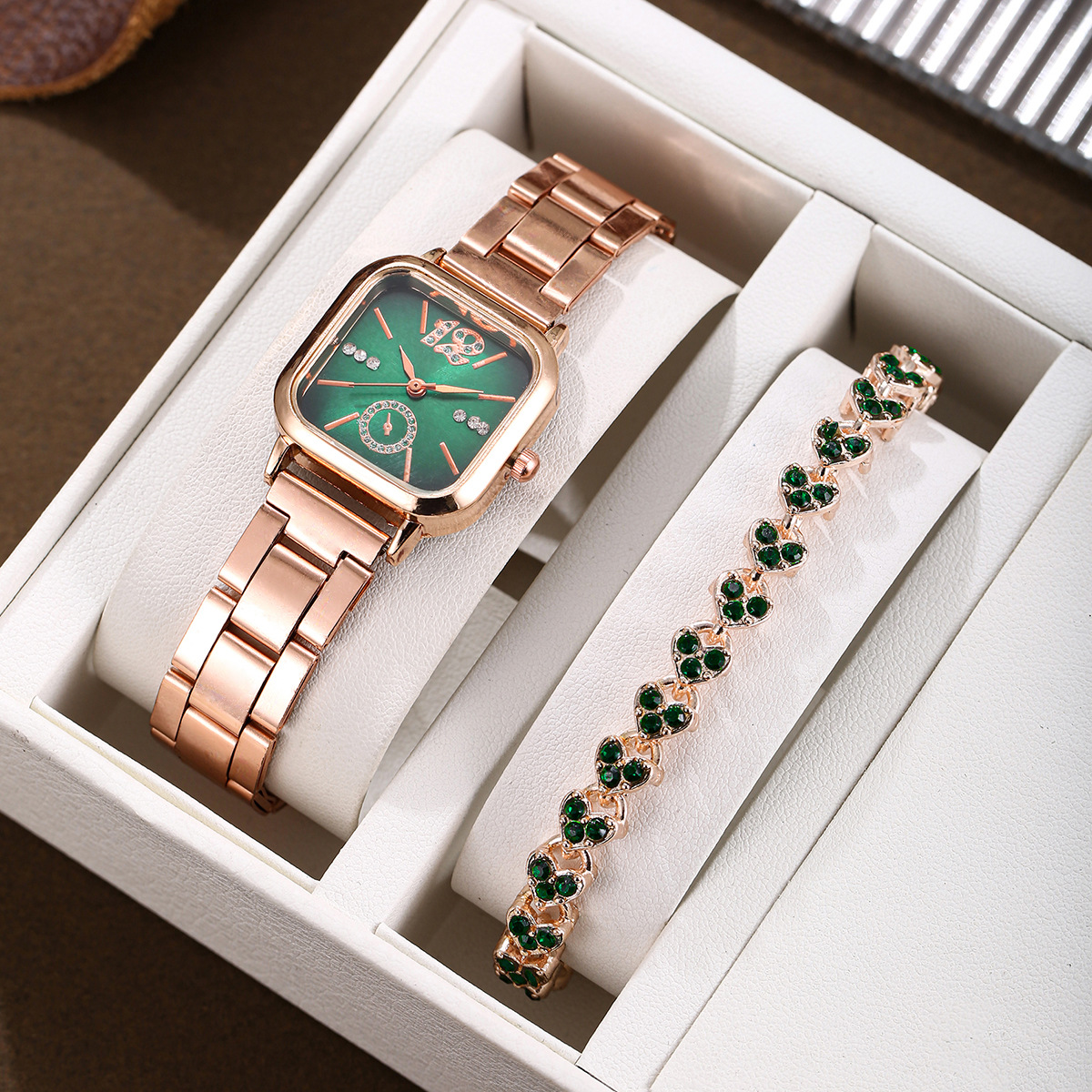 A single heart-shaped bracelet set