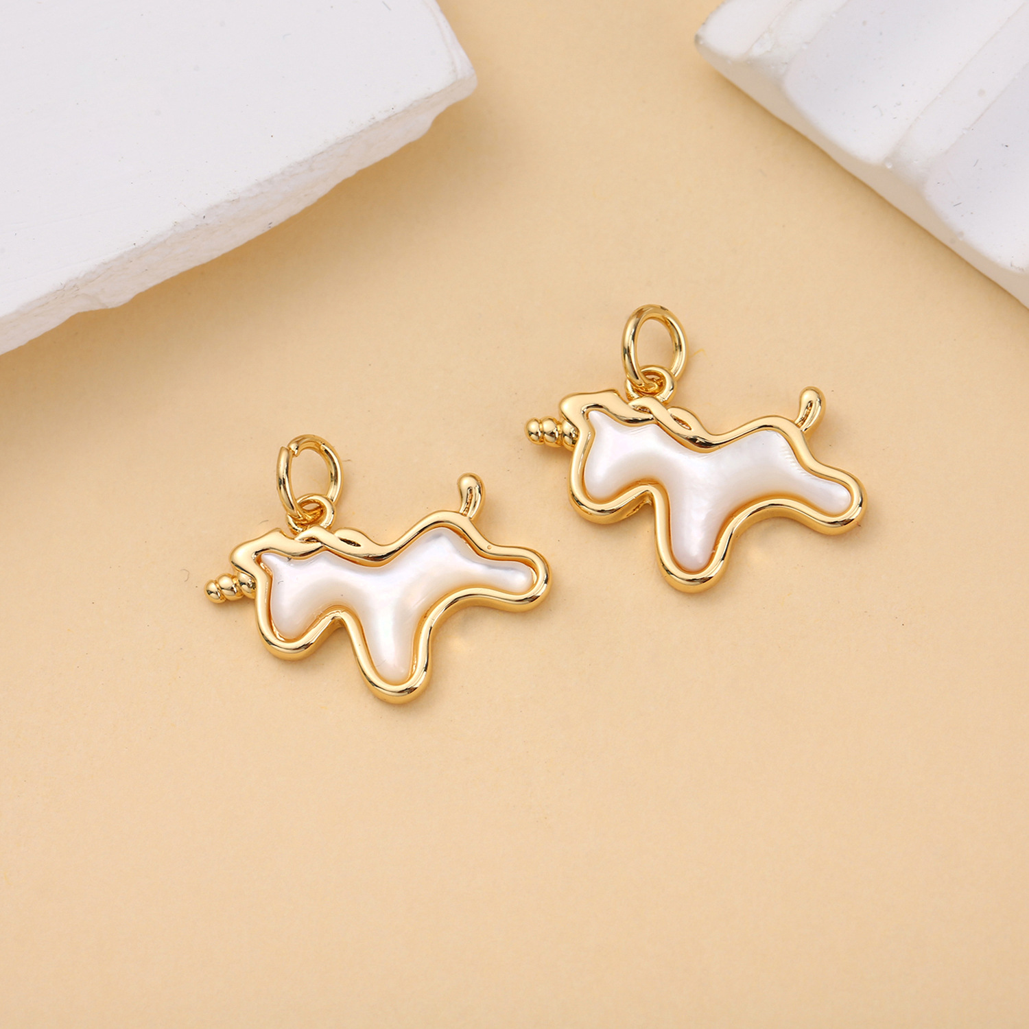 Golden white shell [16*12.5mm]