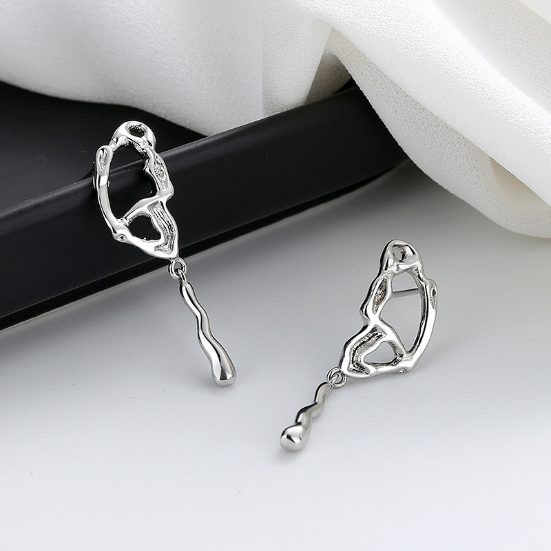 Hollow Butterfly Earrings (Silver)
