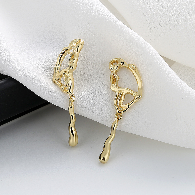Hollow Butterfly Earrings (Gold)