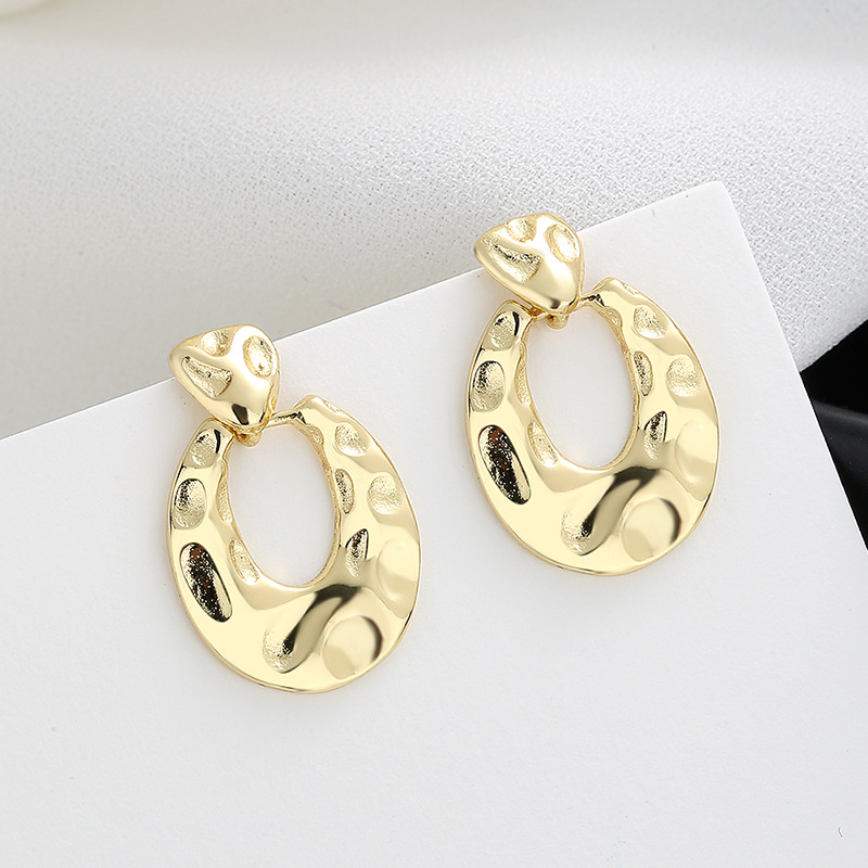 Water Drop Rock Earrings (Gold)