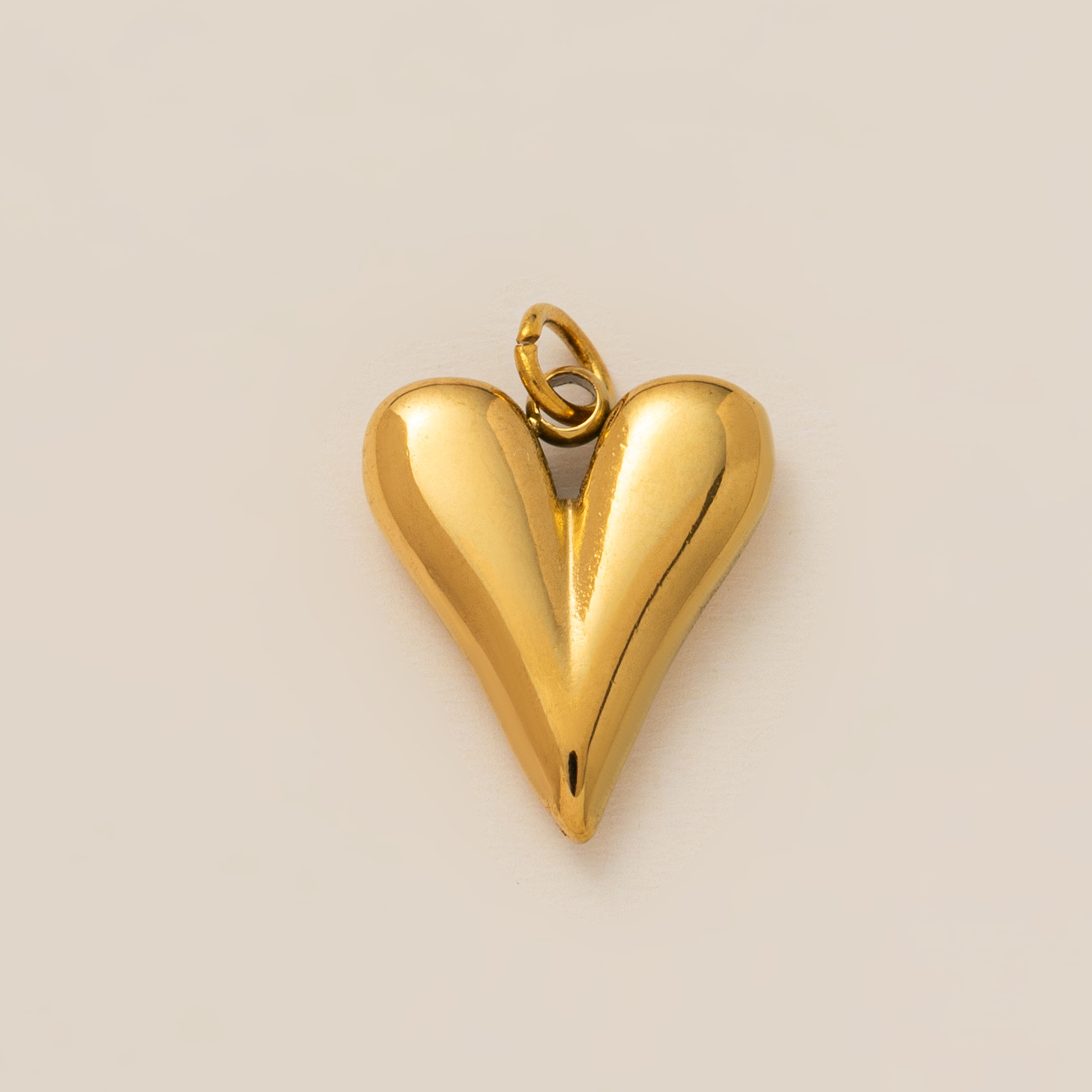 Three-dimensional love pendant