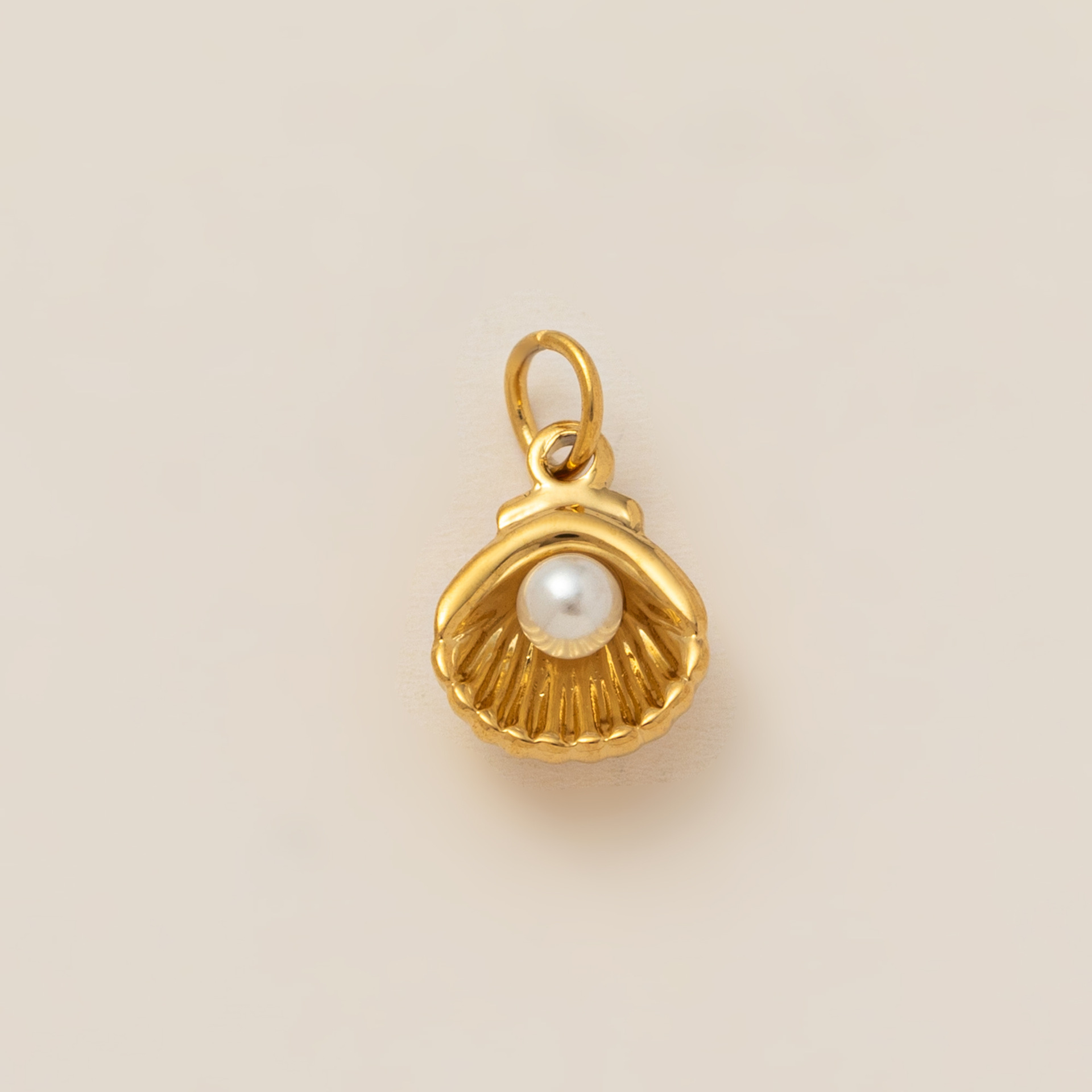 Pearl shell pendant