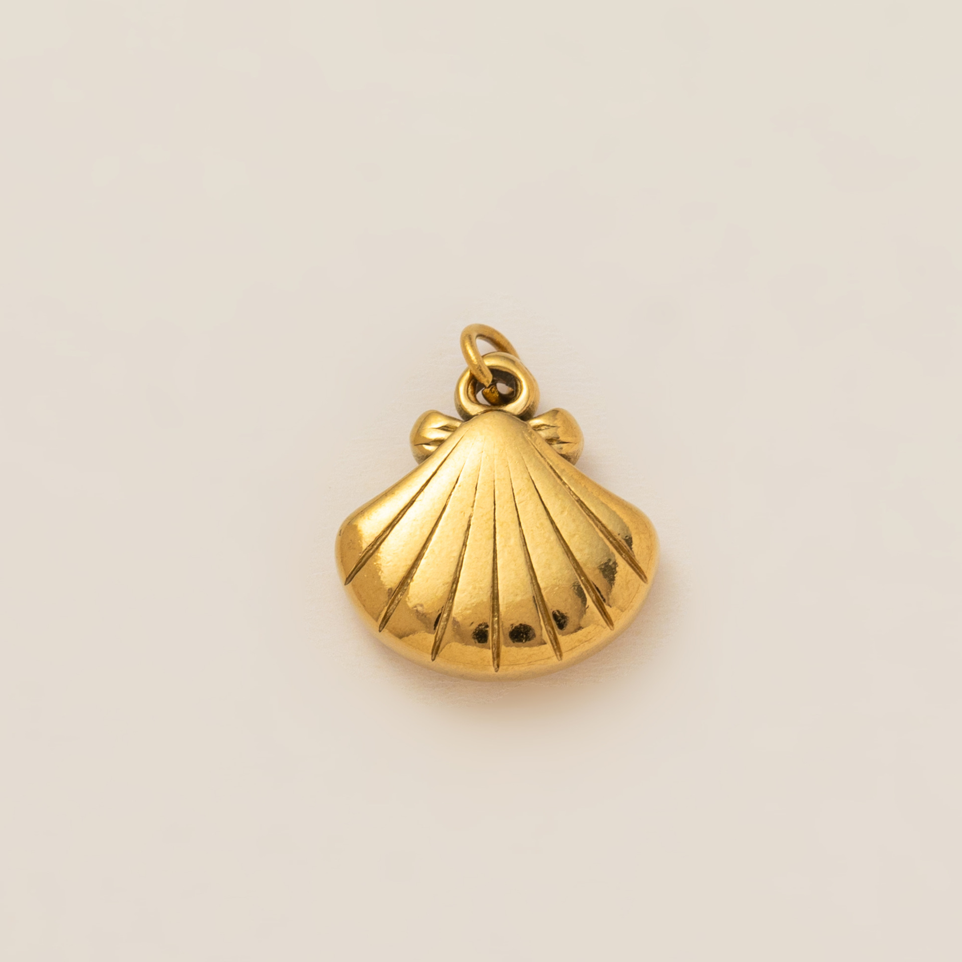 Shell pendant no. 3