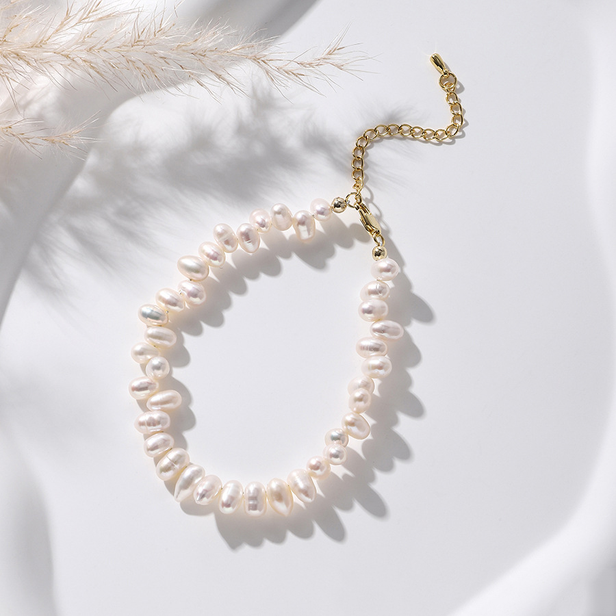 Misplaced natural pearl bracelet (no. 13)