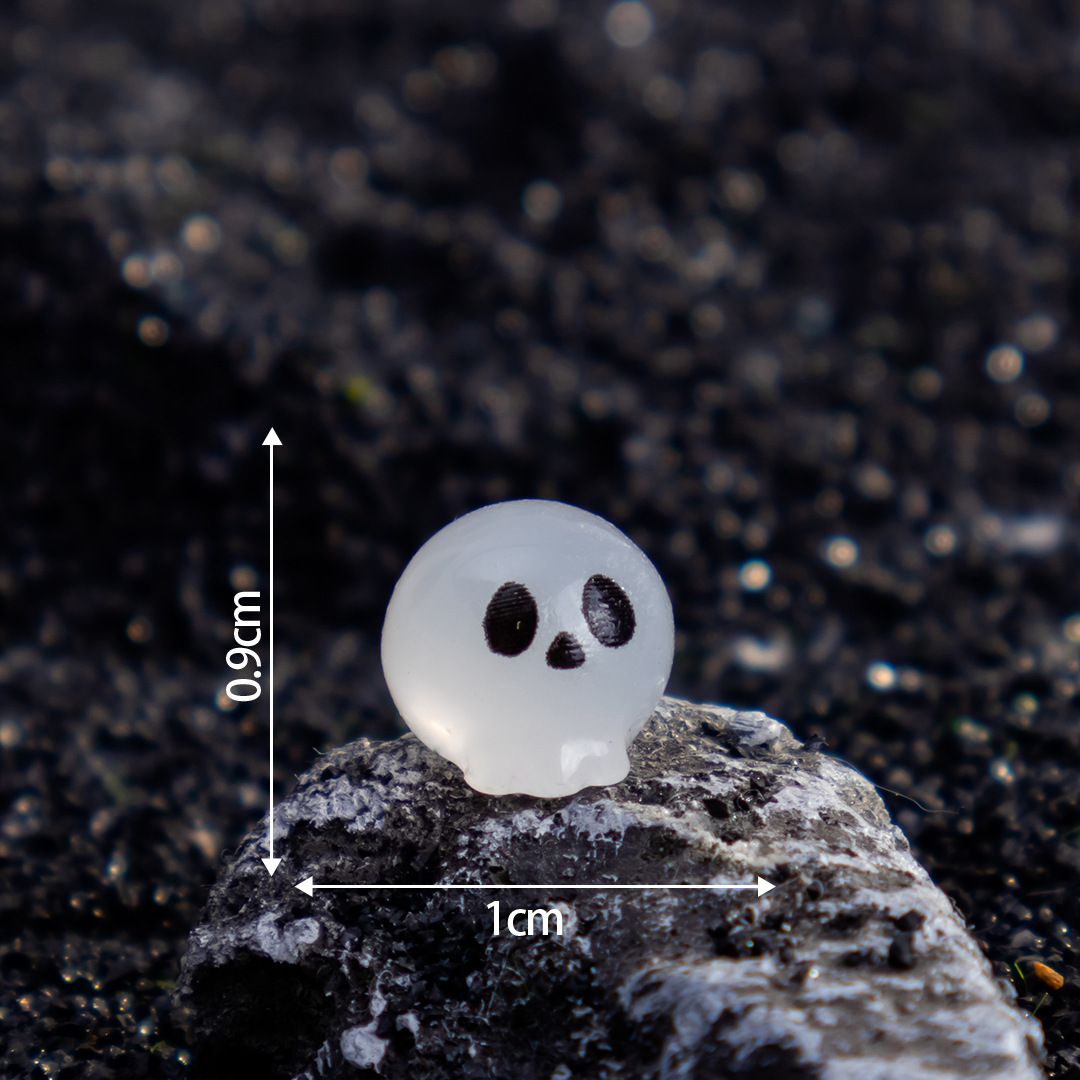 Glossy-white skeleton ghost