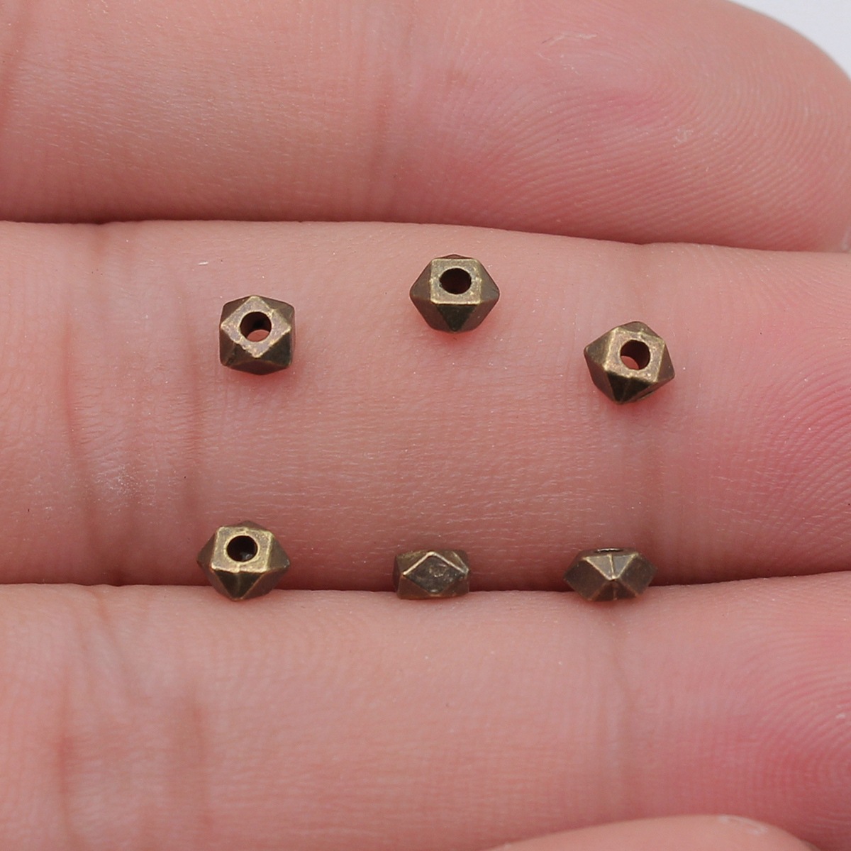 Античный бронзового цвета