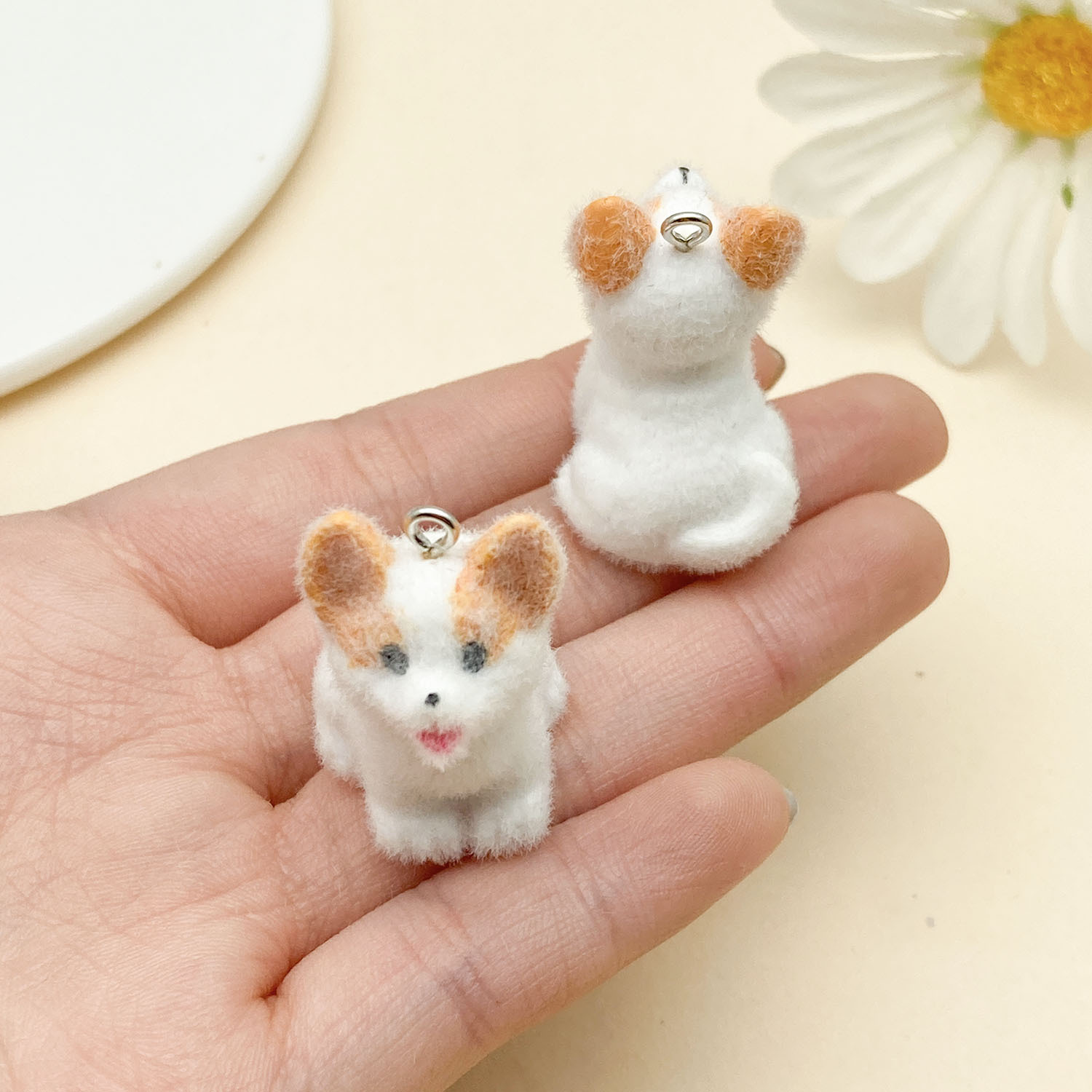 22932-1 white resin flocked animal puppy corgi 30x19mm-6.35g