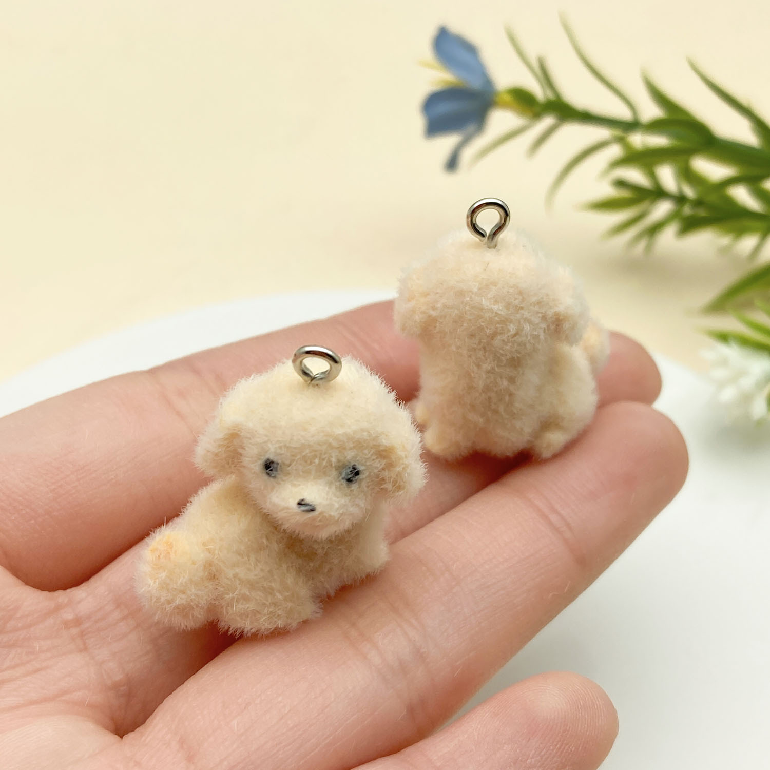 23134-1 light brown resin flocked animal twisted puppy 25x23mm-3.5g