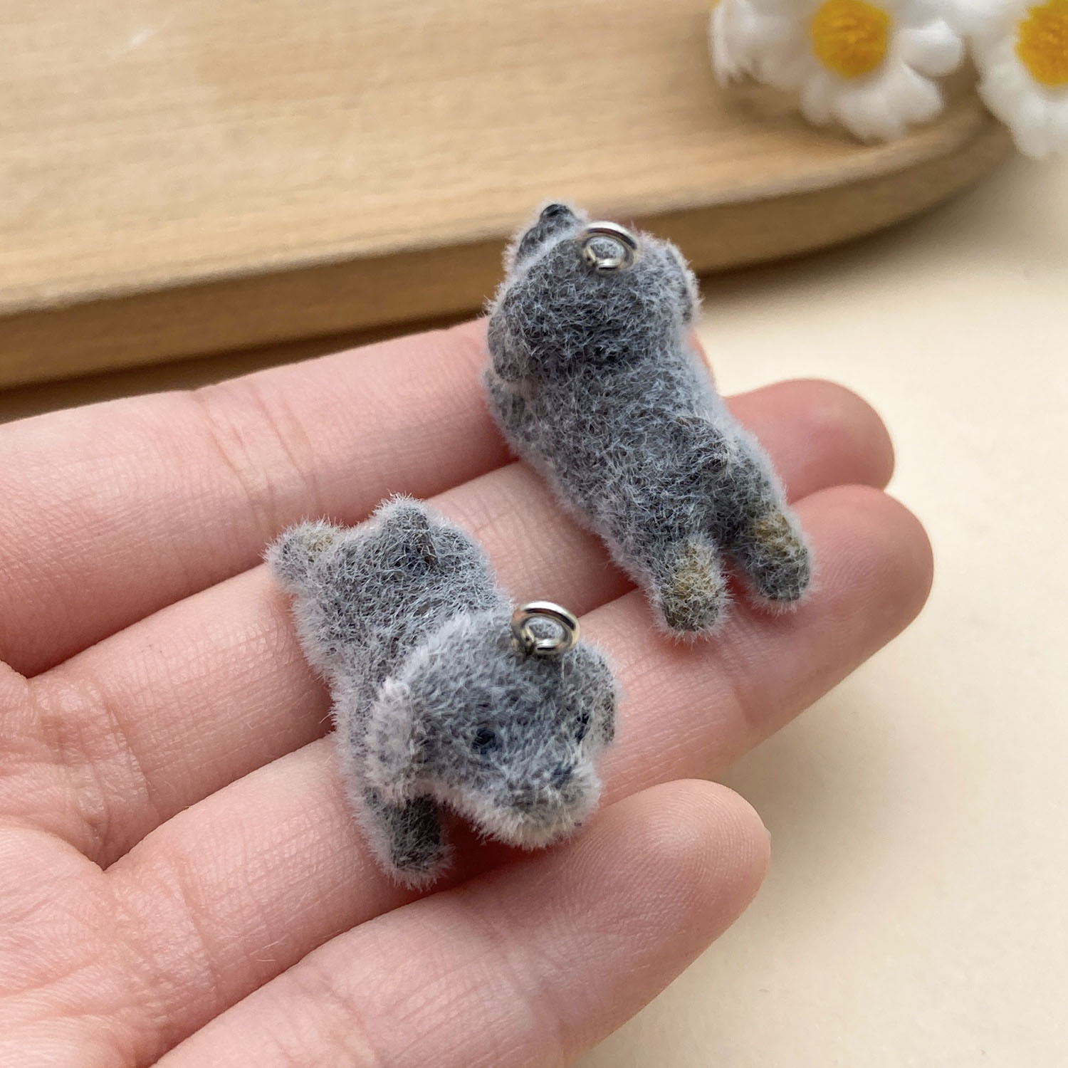 23136-1 black and gray resin flocked animal lying on the ground puppy 31x19mm-3.3g