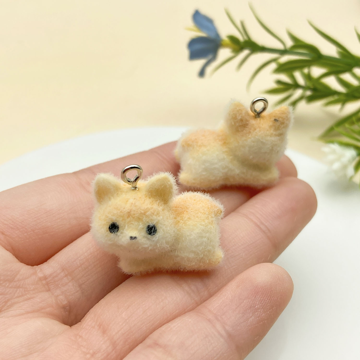 23137-1 light brown yellow resin flocked animal lying puppy 24x20mm-3.5g
