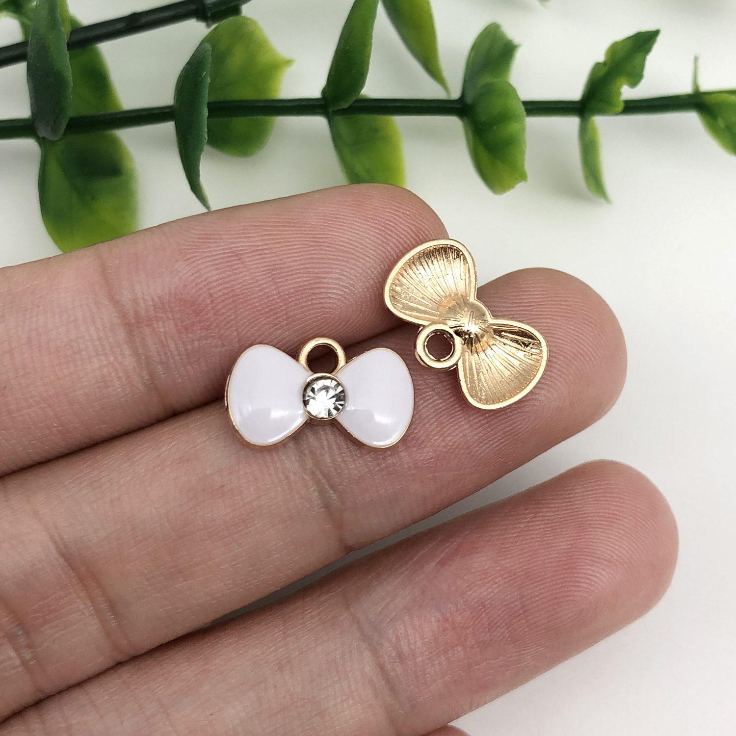 10997-1 white oil dripping zinc alloy dot diamond bow tie bow 14.6x9mm-0.6g