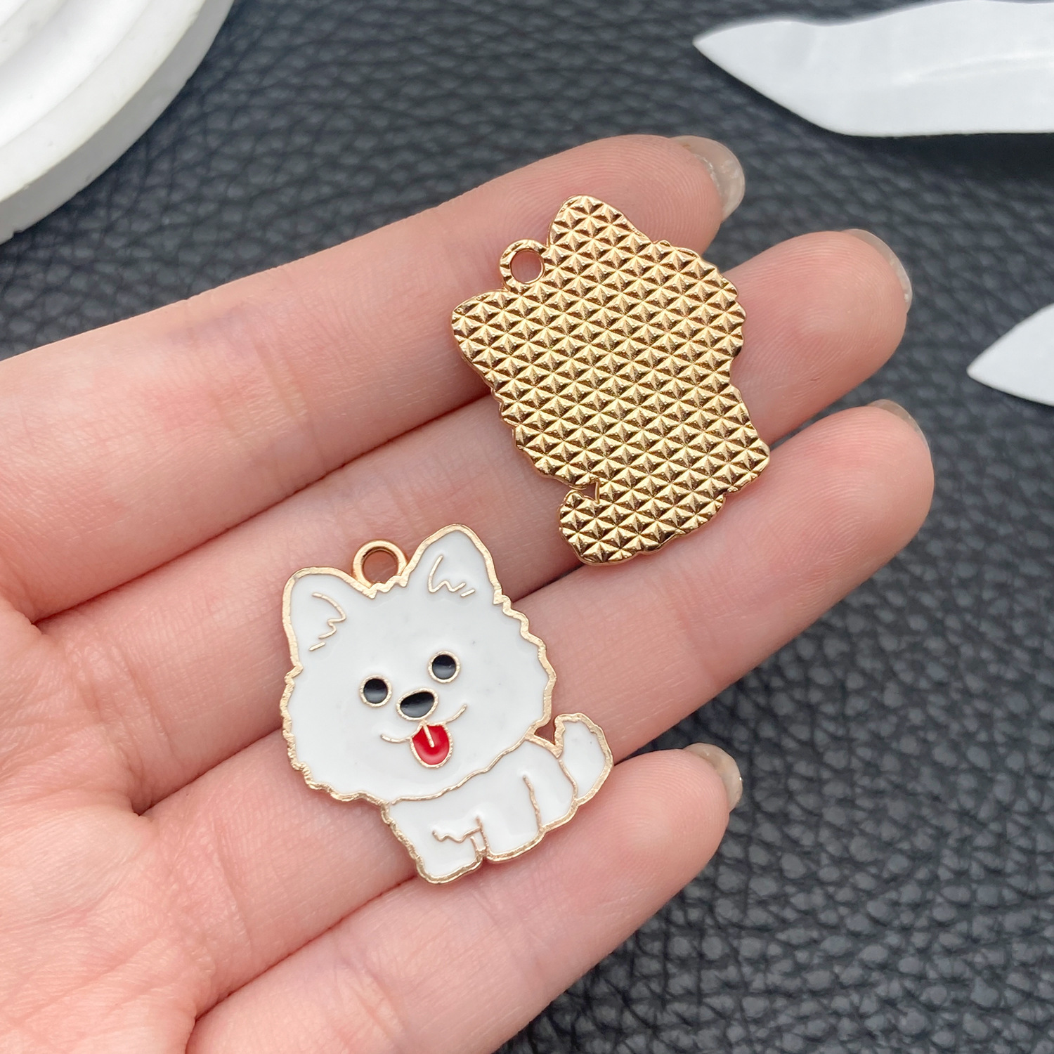 23299-1 white dripping zinc alloy cartoon pet dog samoyed 25x20mm-2.1g