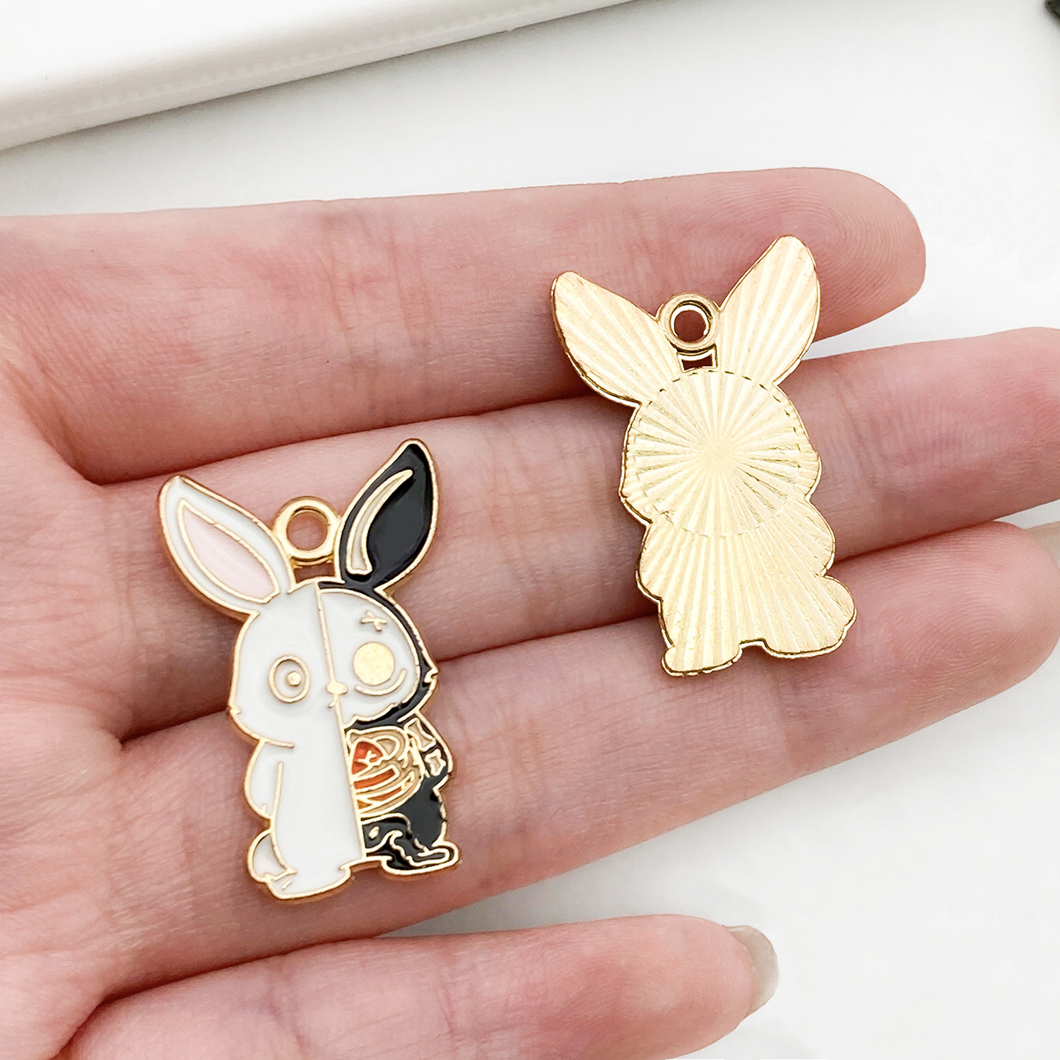 19474-1 white zinc alloy oil dripping halloween half skull rabbit 28x18mm-2.1g