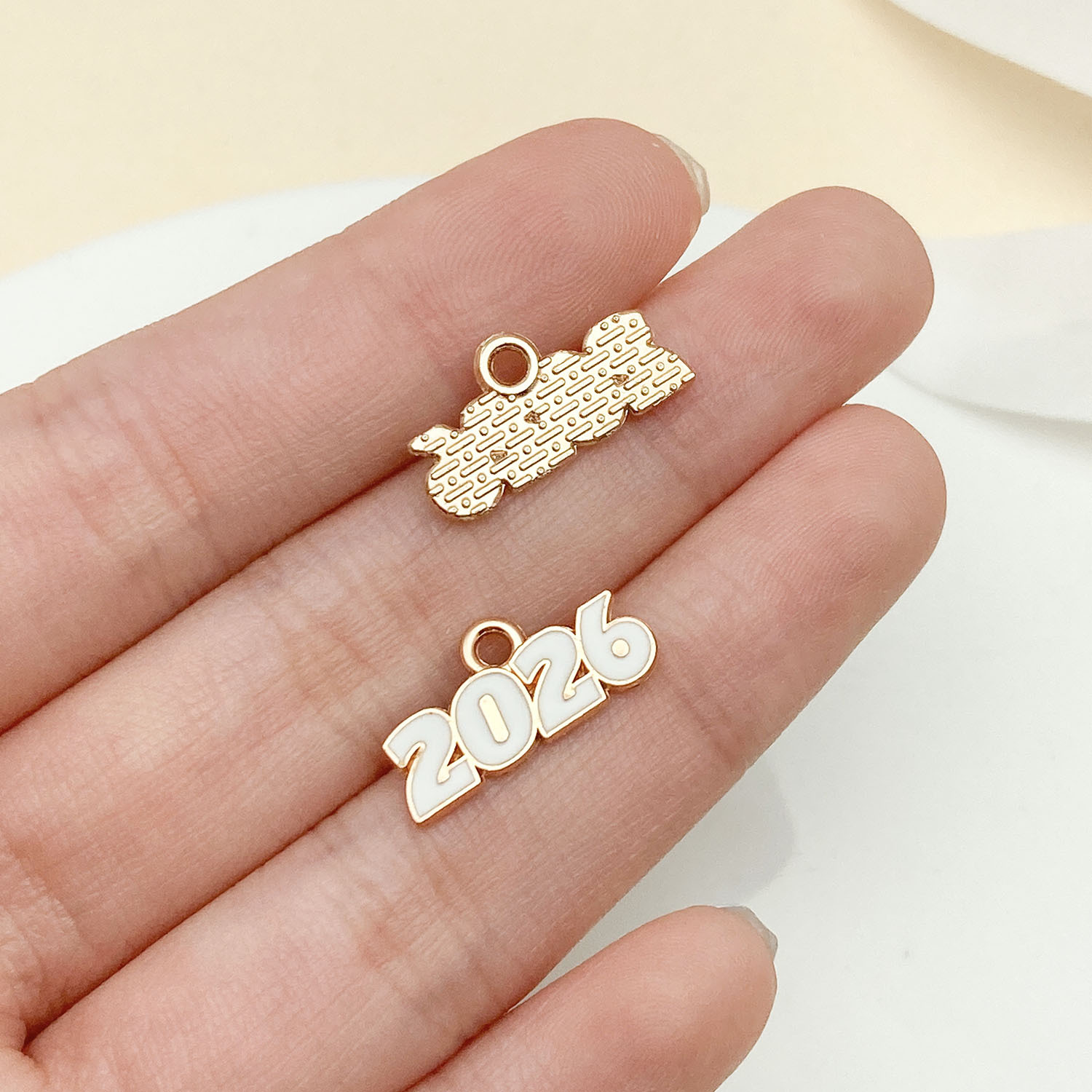 23345-1 kc gold white dripping zinc alloy 2026 number plate 9x17mm-0.5g