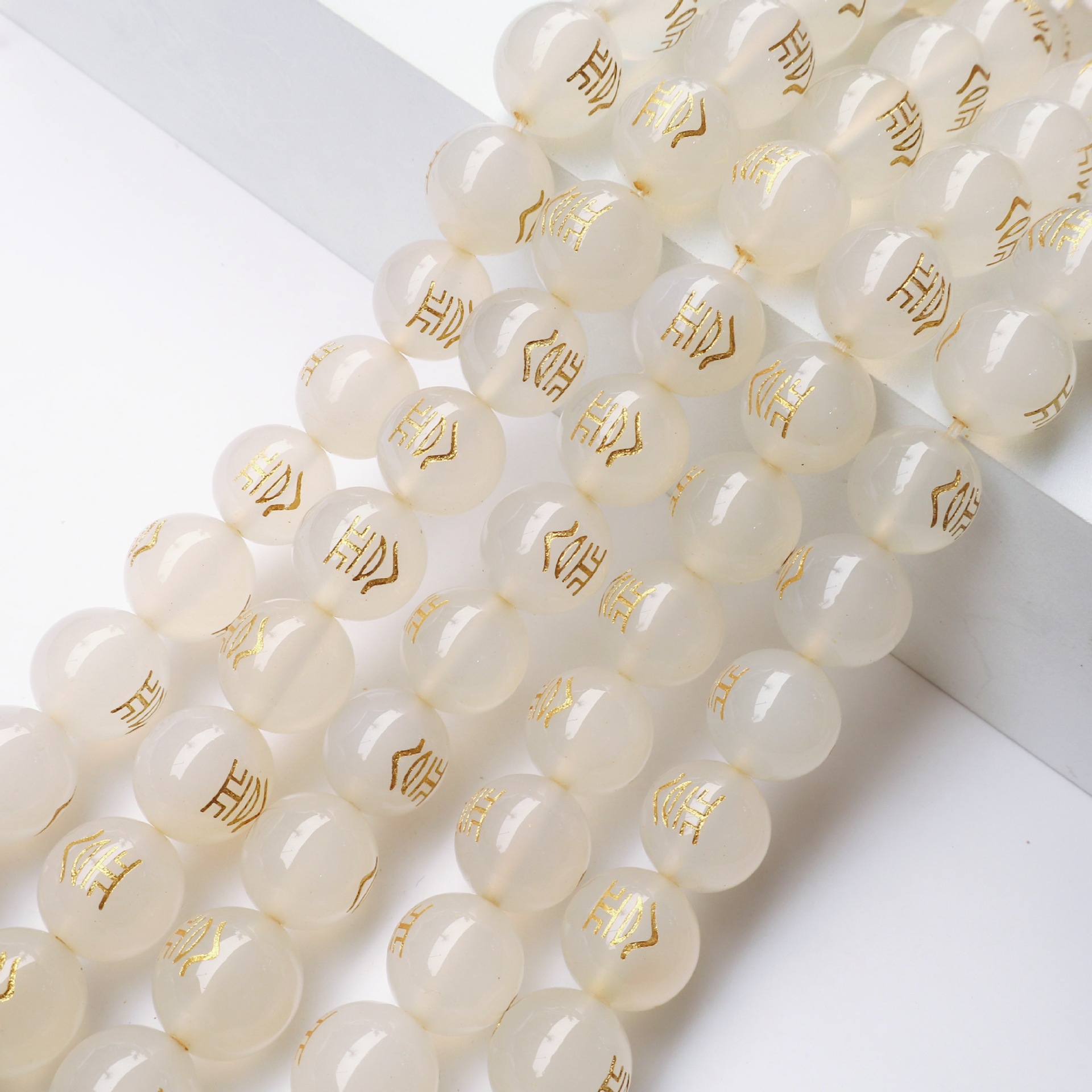 12mm white agate (about 32 pieces)