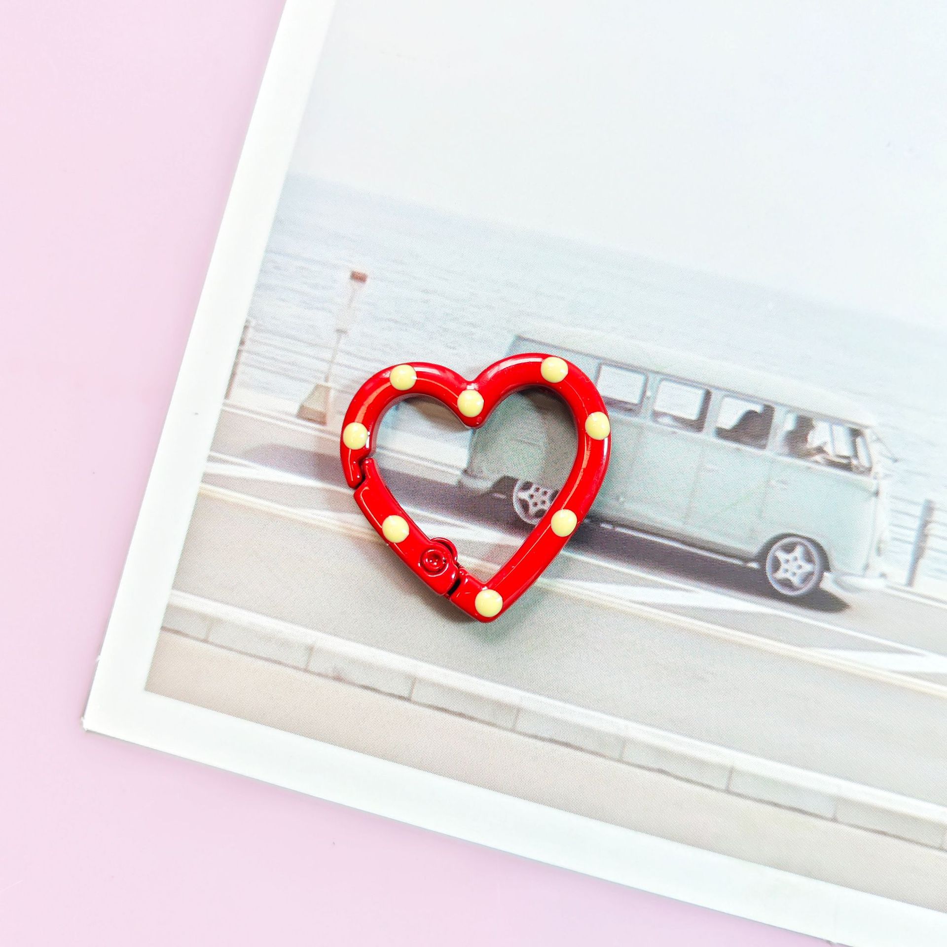 Red oil dripping buckle