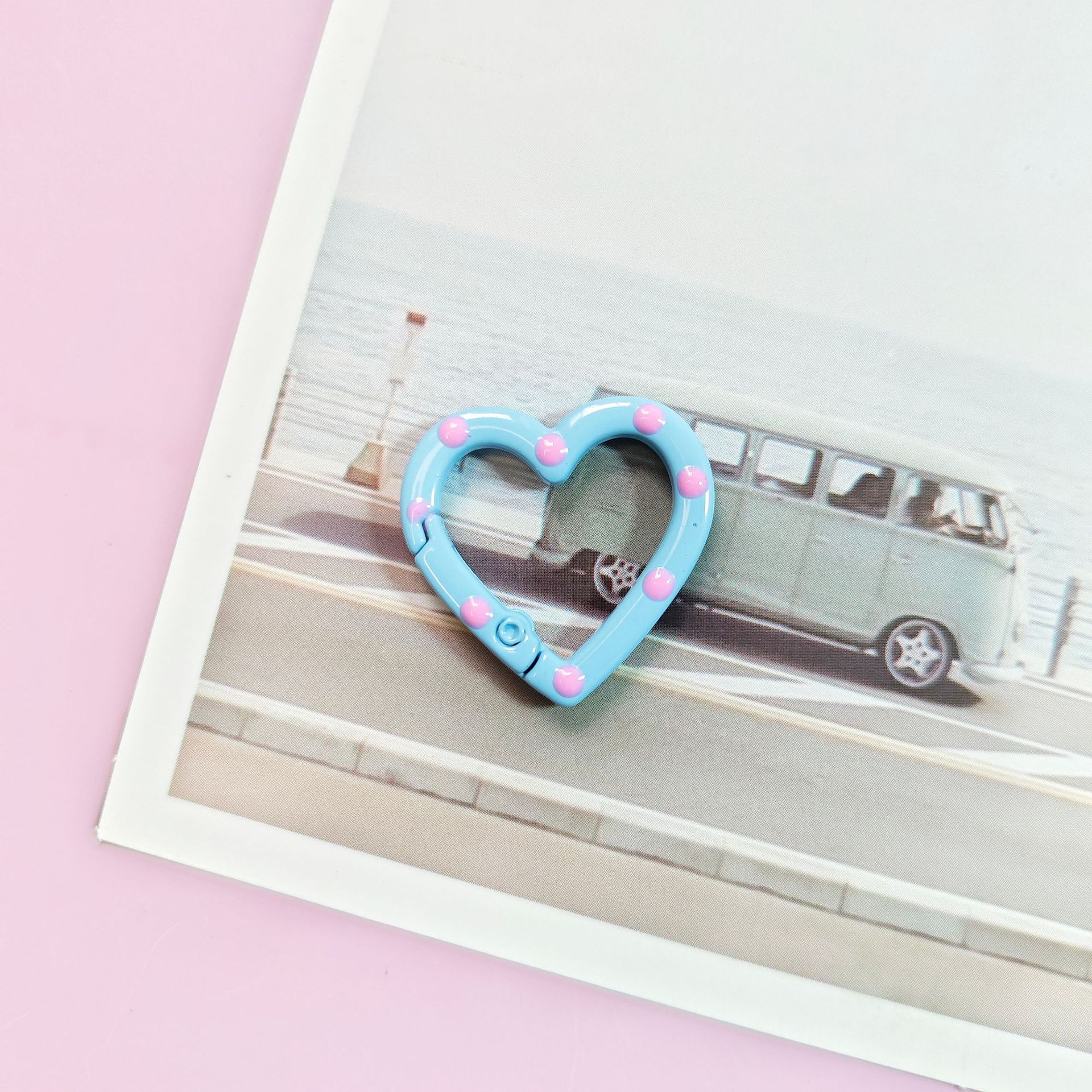 Blue oil dripping buckle