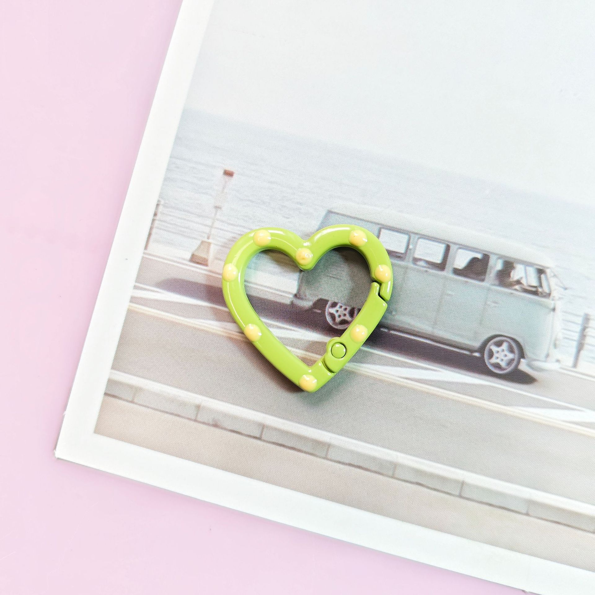 Green oil dripping buckle