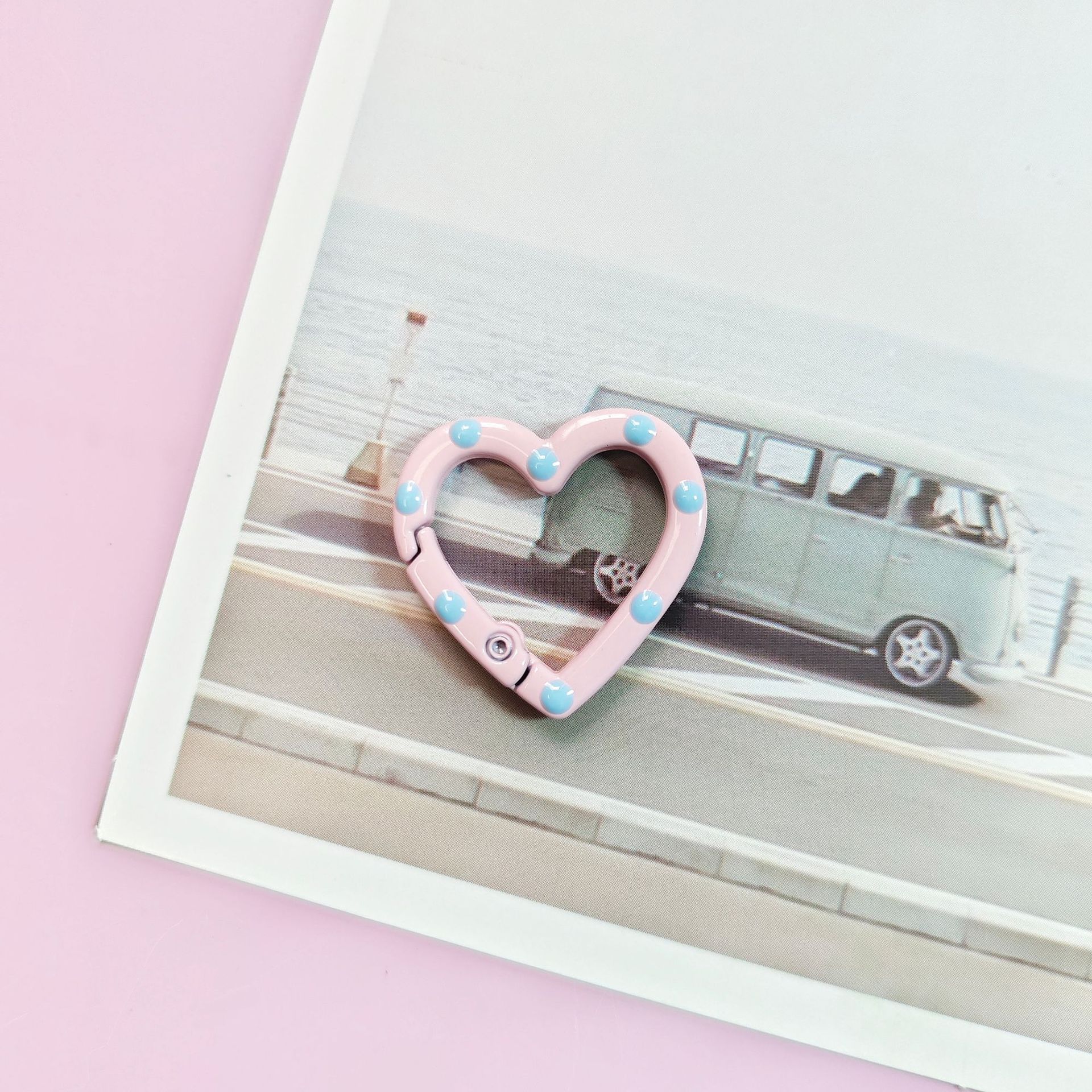 Pink oil dripping buckle