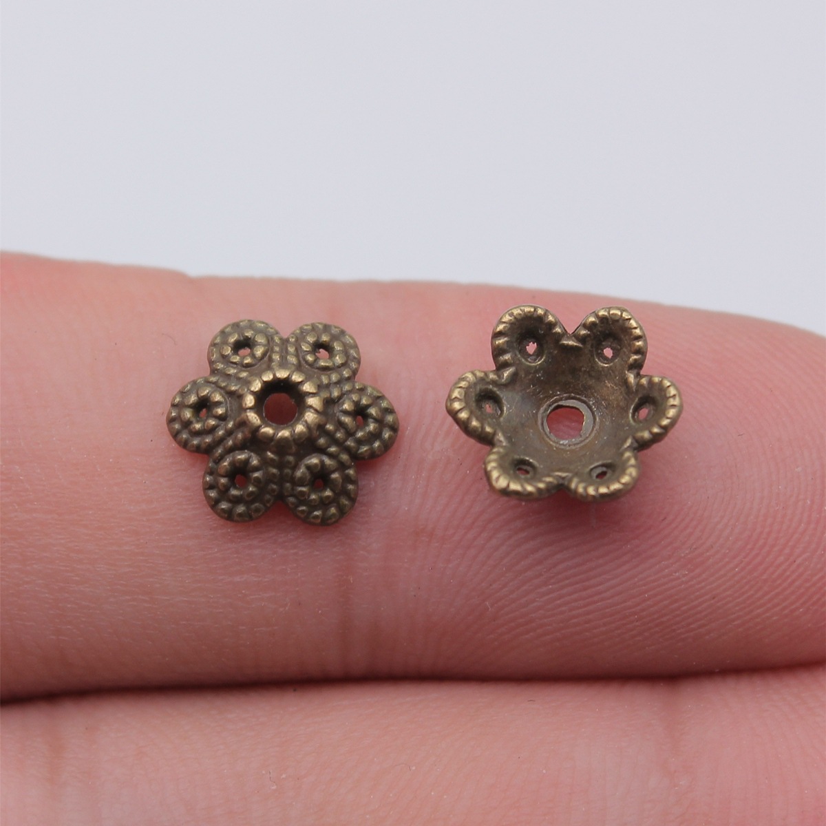 Античный бронзового цвета