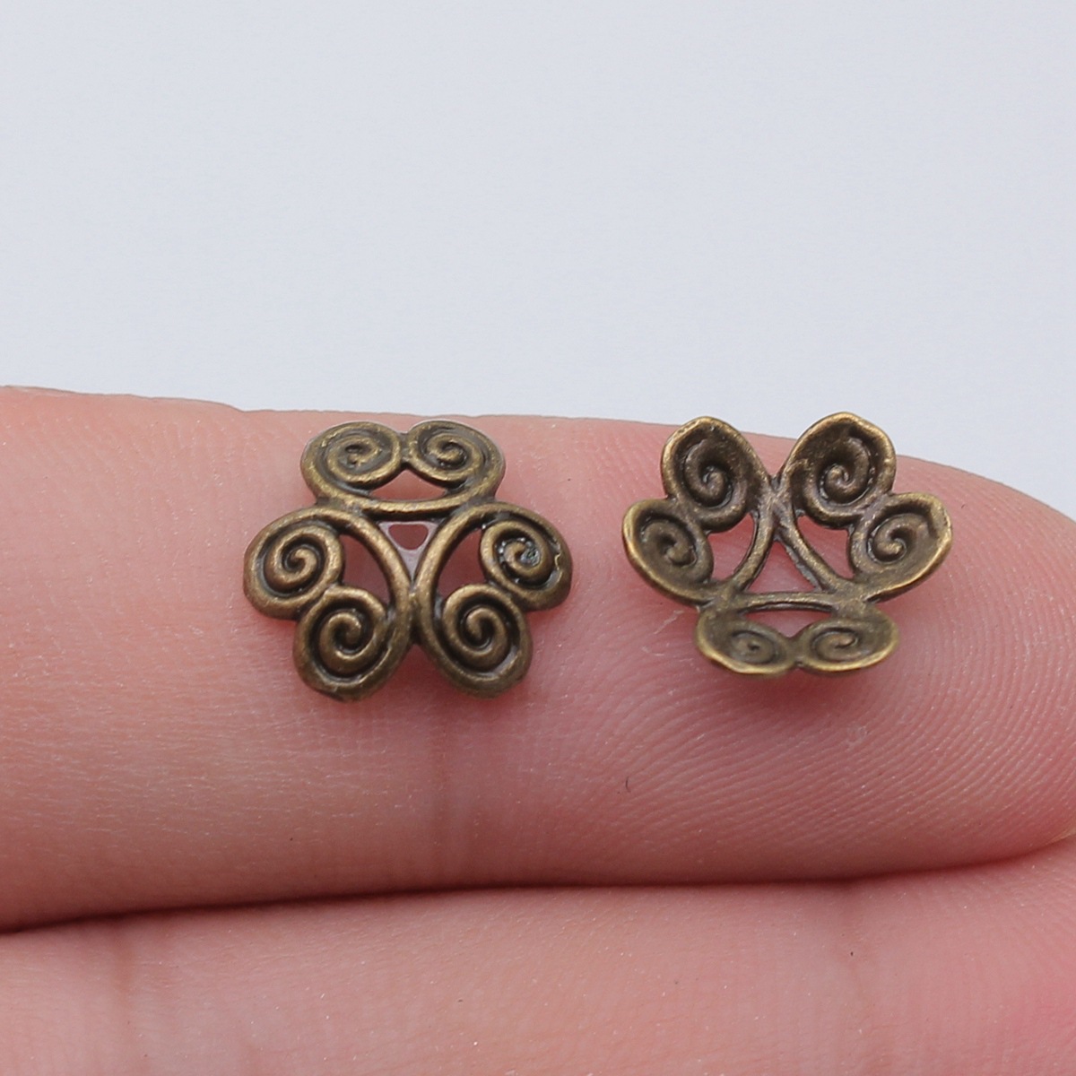 Античный бронзового цвета