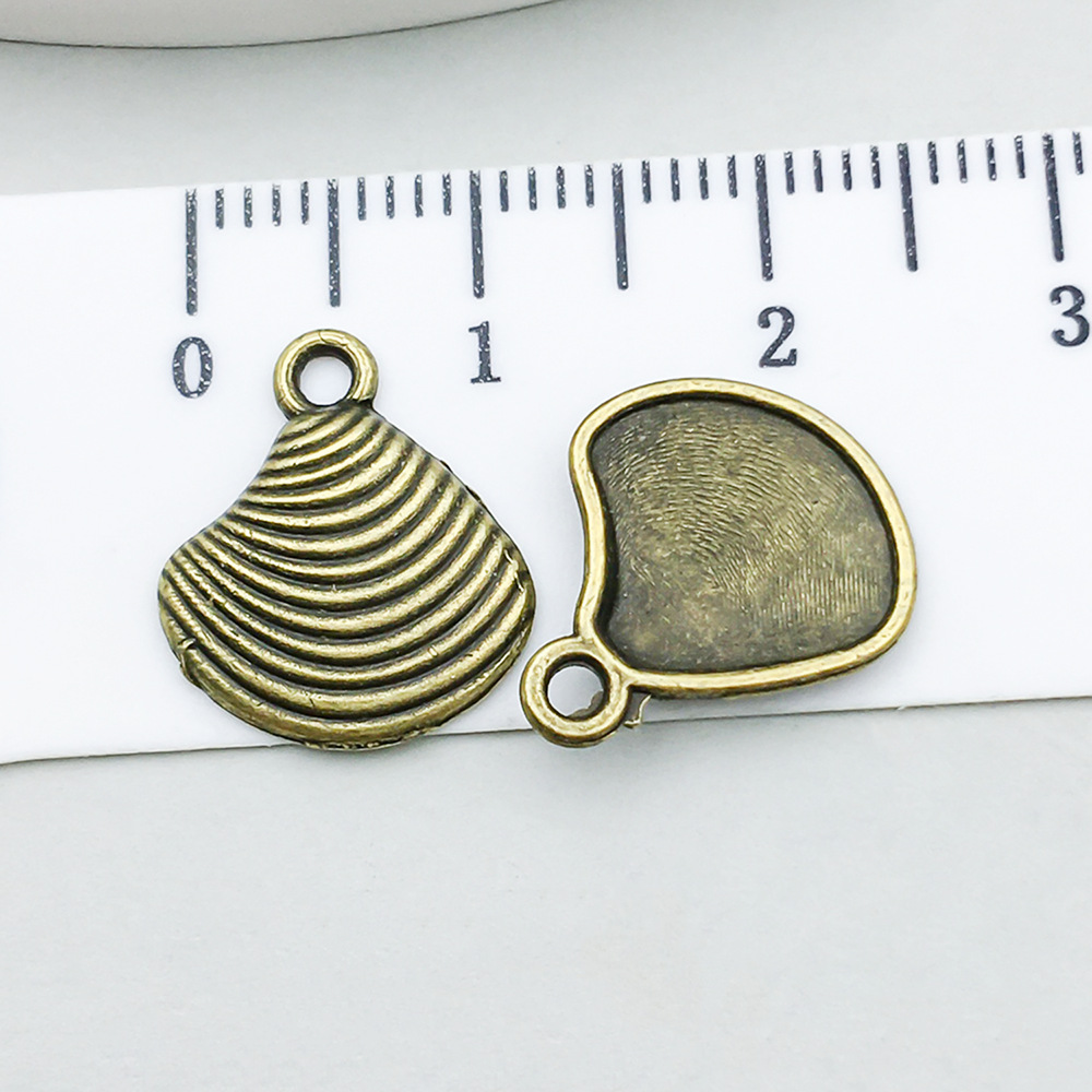 1 ancient green shell 12*14mm