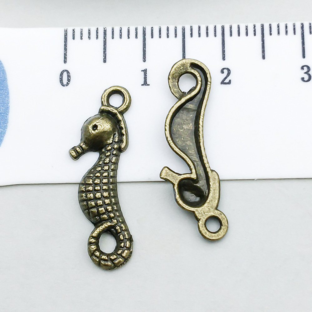 1 ancient green seahorse 23*7mm