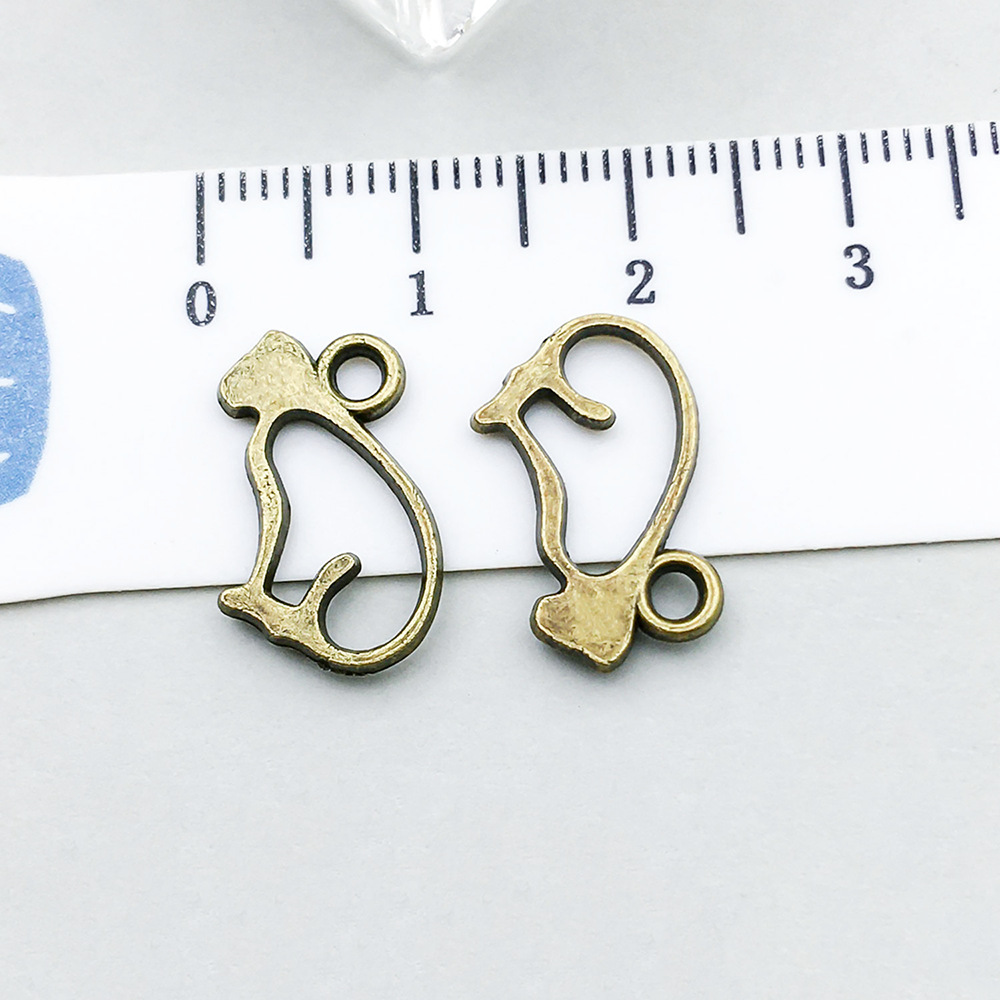 1 ancient green hollow cat 15*10mm