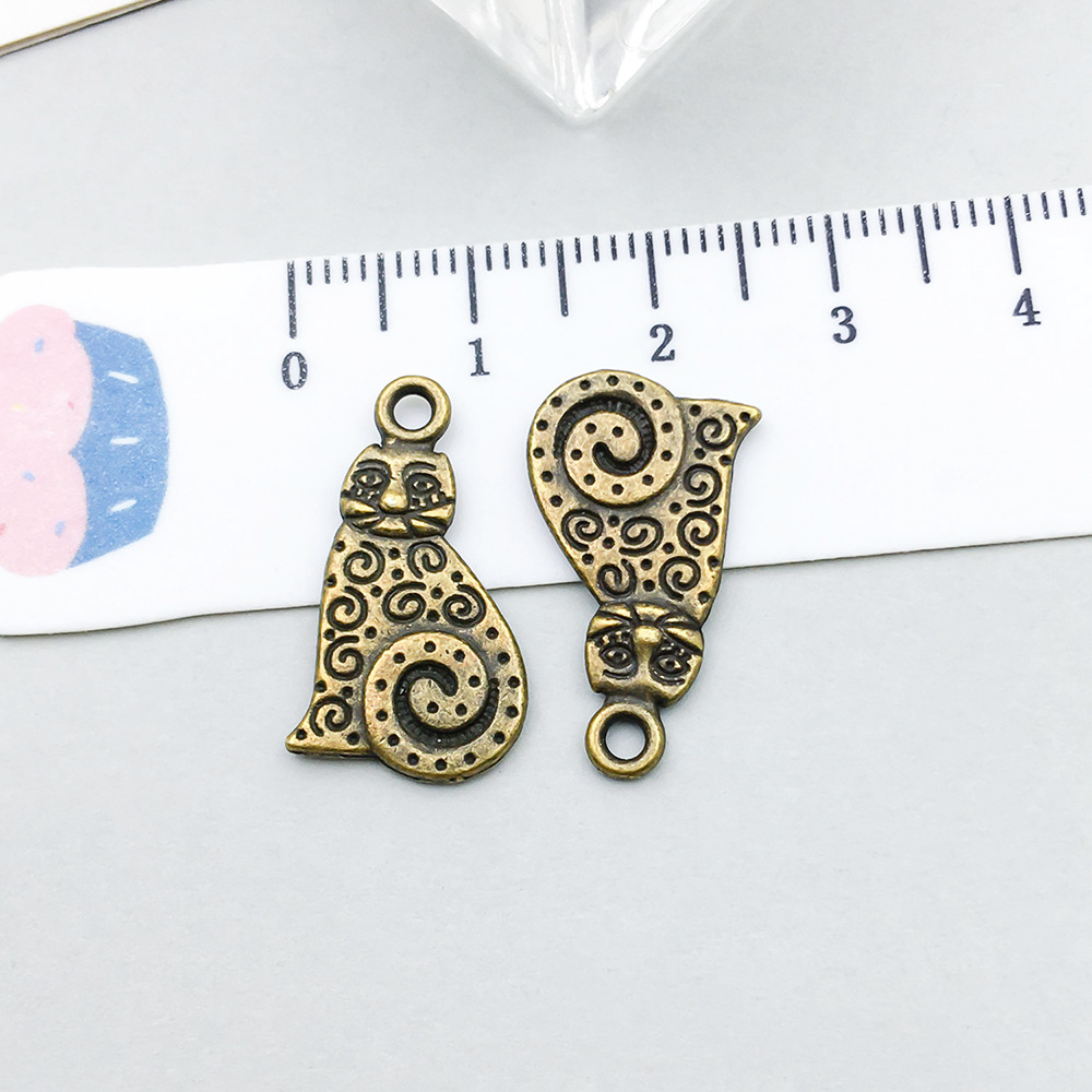 1 ancient green circle cat 21*12mm