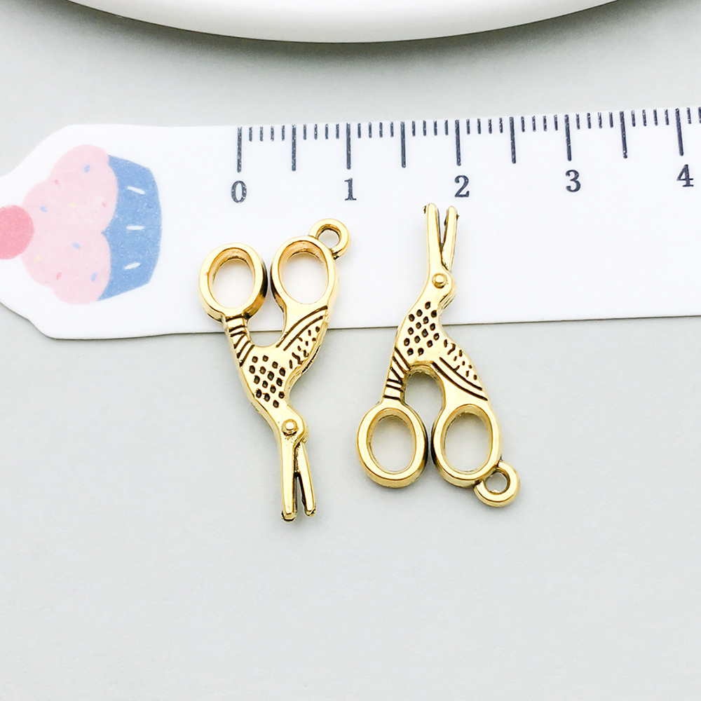 1 ancient gold crane scissors 14*26mm