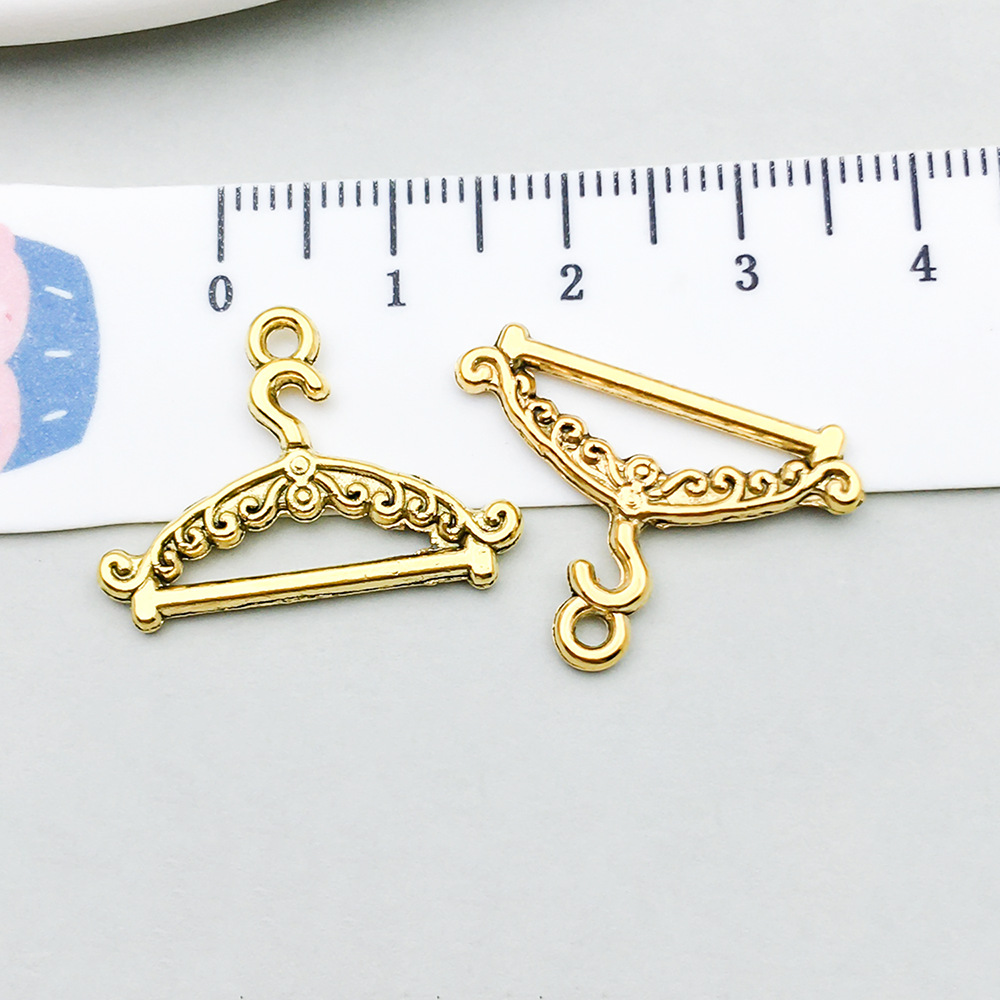 1 ancient gold clothes hanger 24*17mm-
