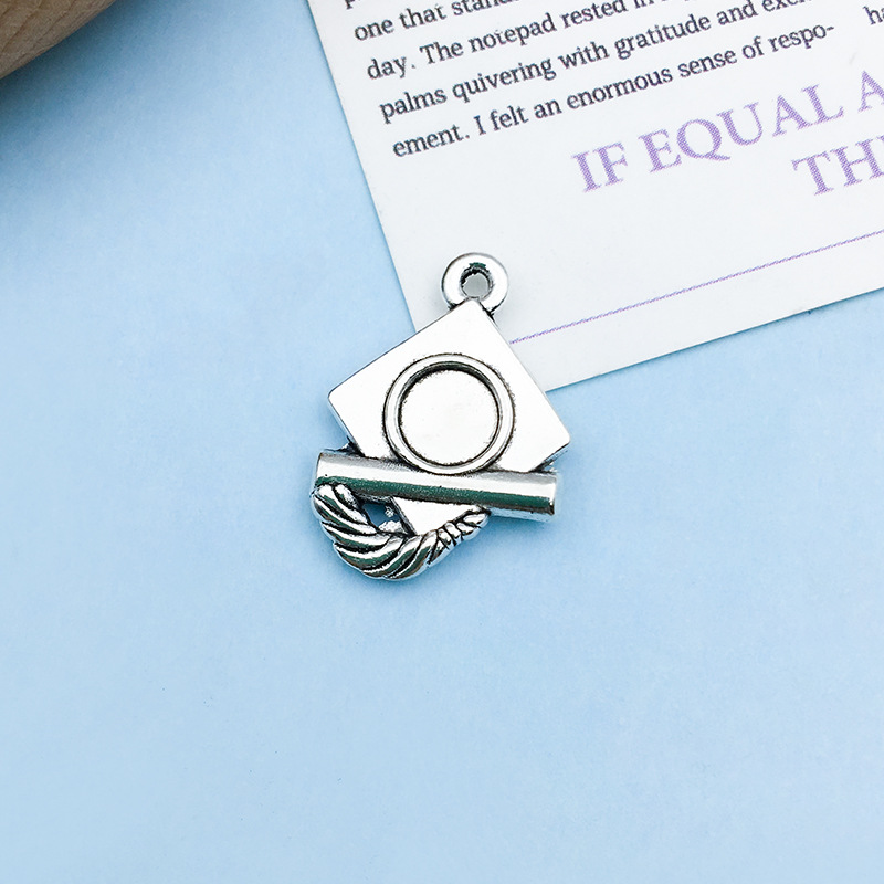 1 10895-Dr. Guyin Graduation Season 14 × 20mm