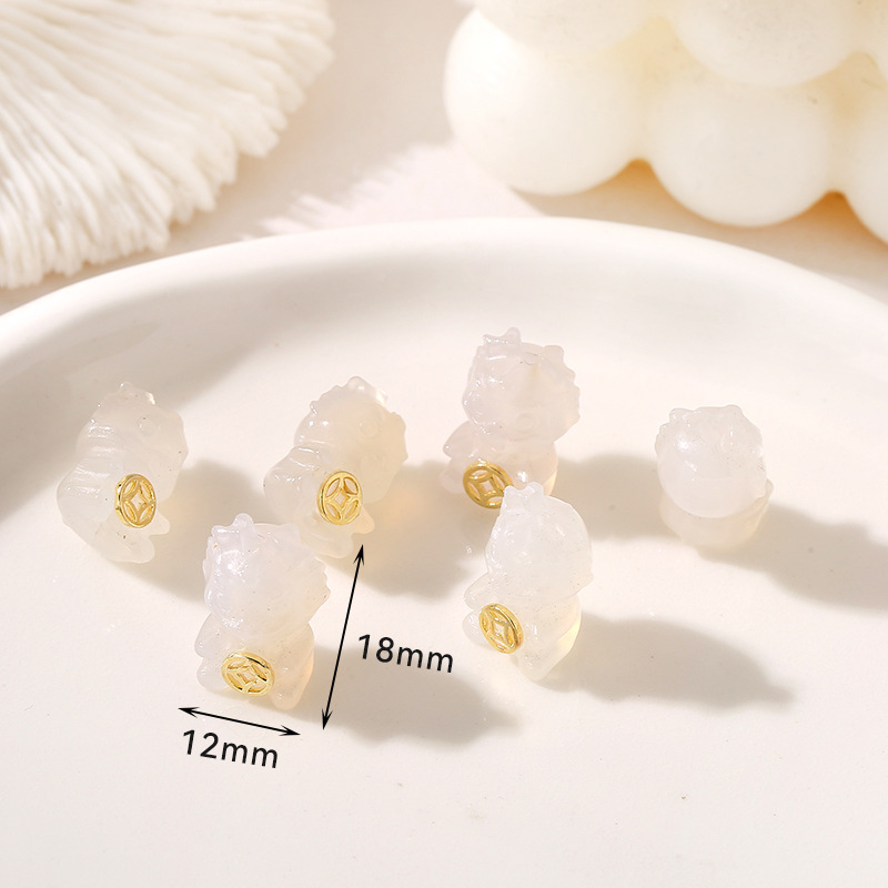 Style 22 white natural agate holding Qian Long 12 * 18mm
