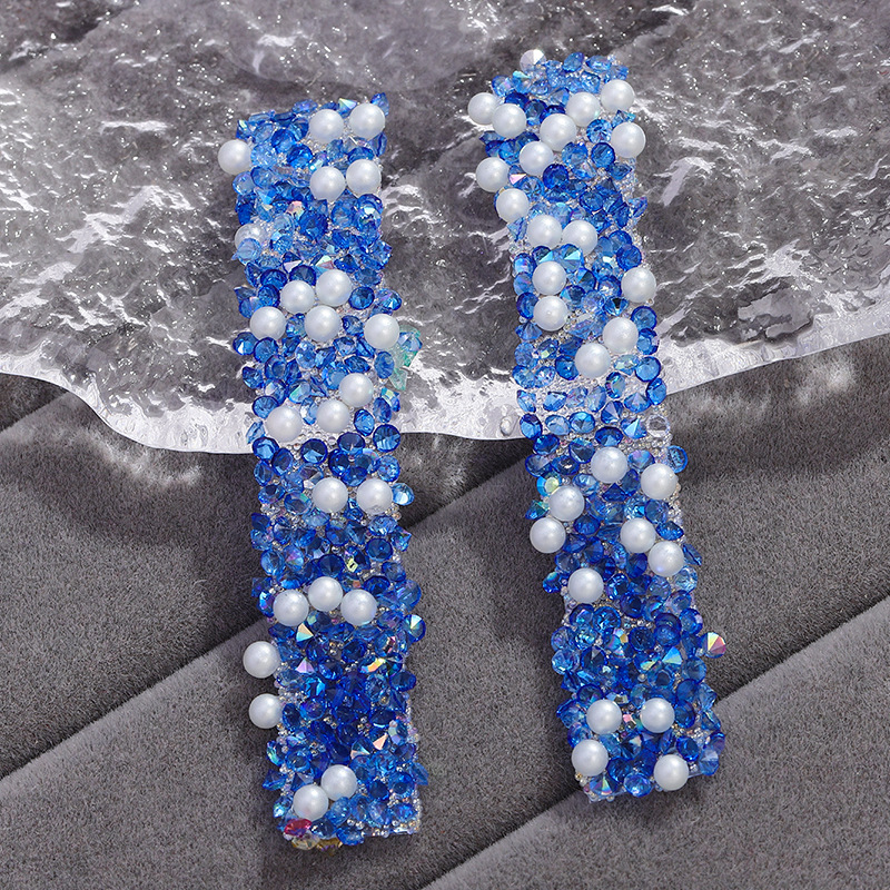 12 transparent sky blue diamond [with pearls]]