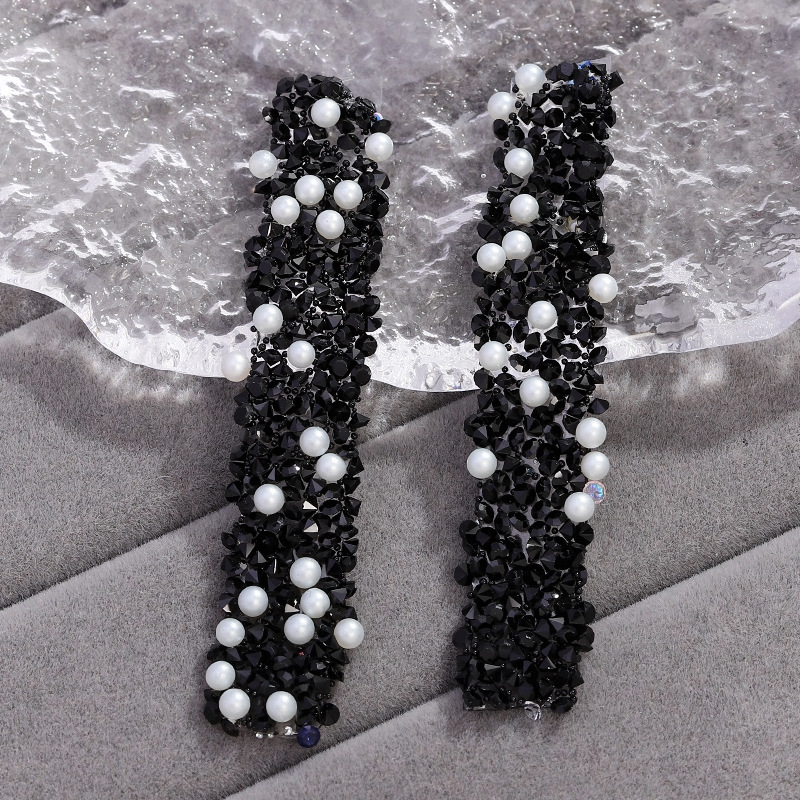 16 transparent black diamond [with pearls]]