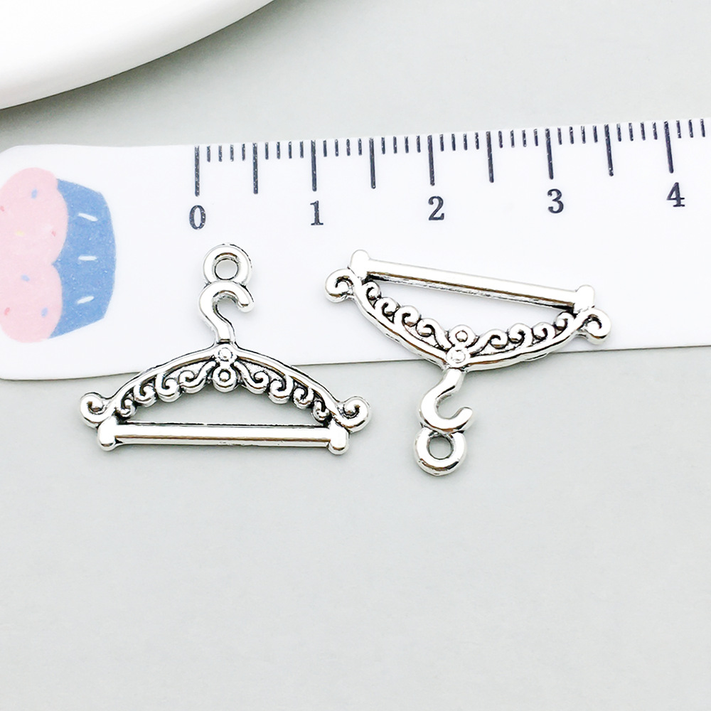 1 ancient silver clothes hanger 12*18mm