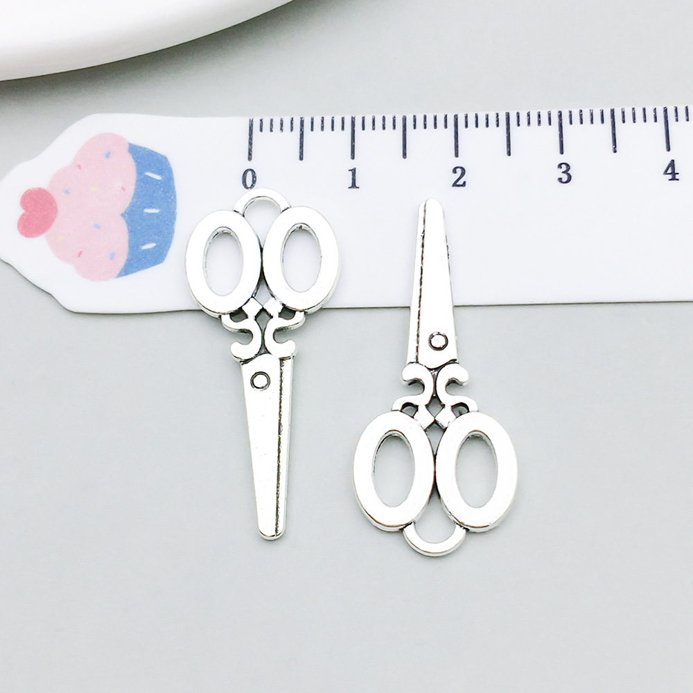 1 ancient silver scissors 14*32mm