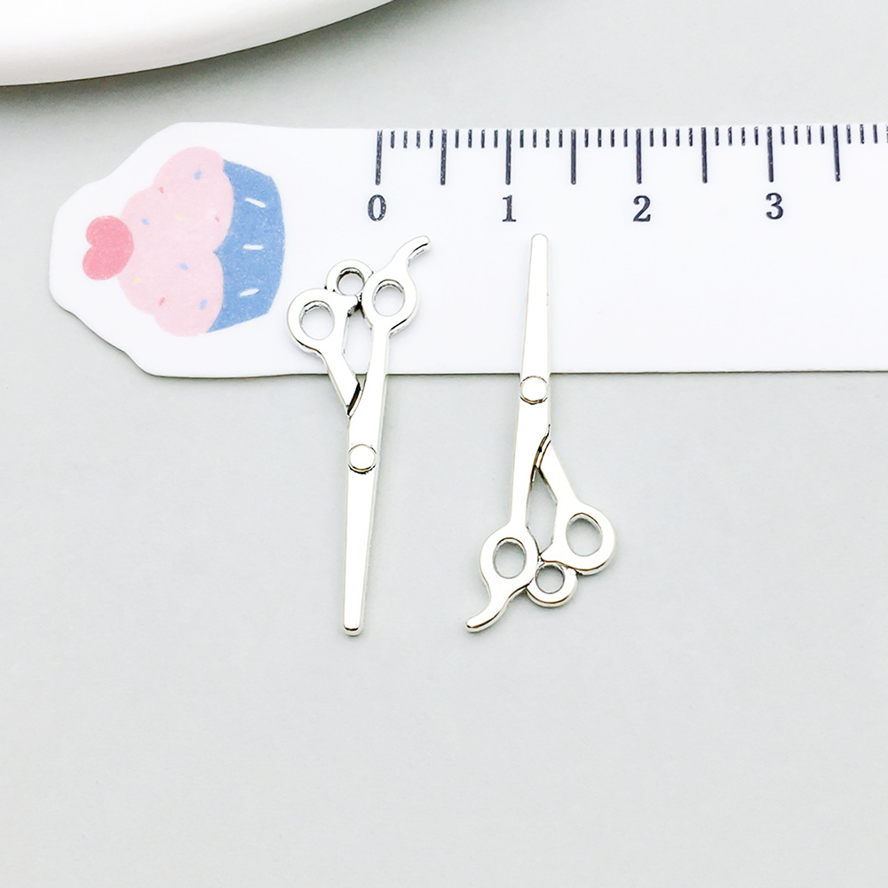 1 ancient silver scissors 11*30mm