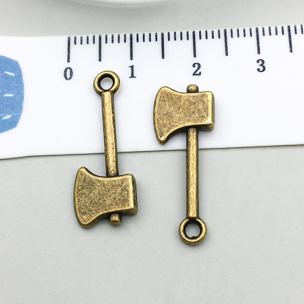 1 ancient green ax 10*25mm-