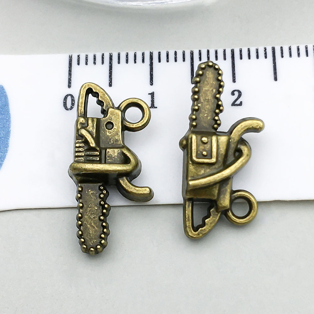 1 ancient green chainsaw 20*10mm