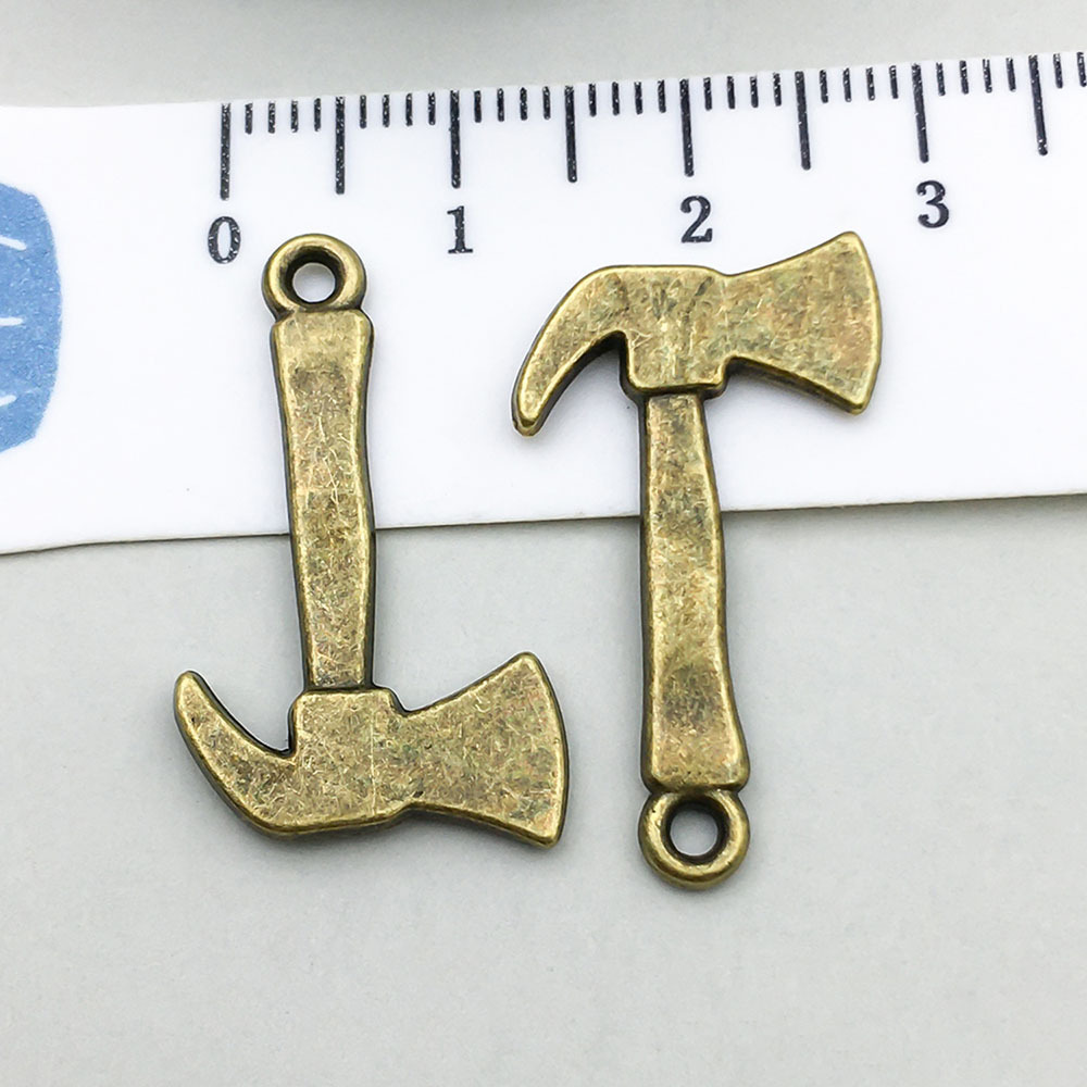 1 ancient green ax 26*15mm