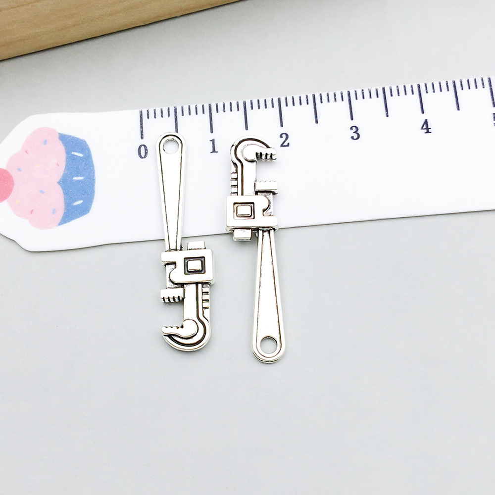 1 ancient silver wrench 8*32mm