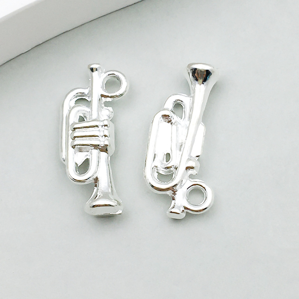 1 bright silver speaker 17*7mm