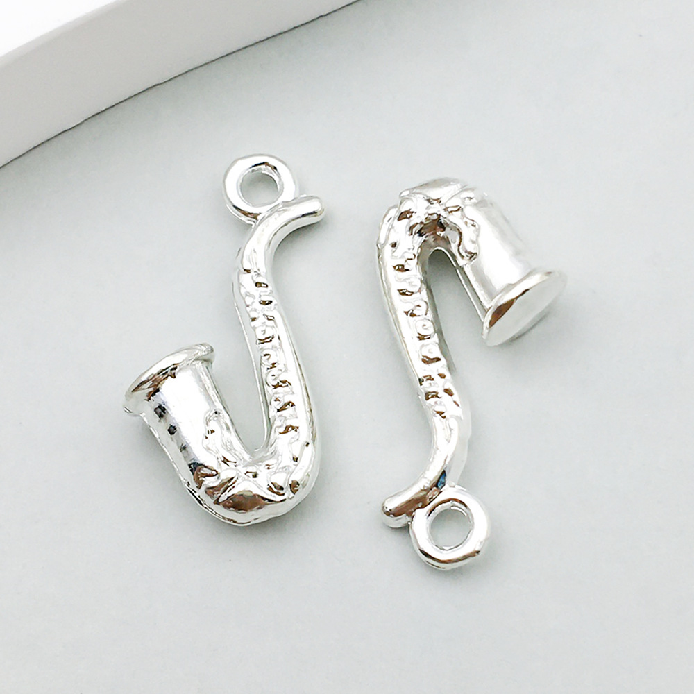 1 bright silver saxophone 16*24mm