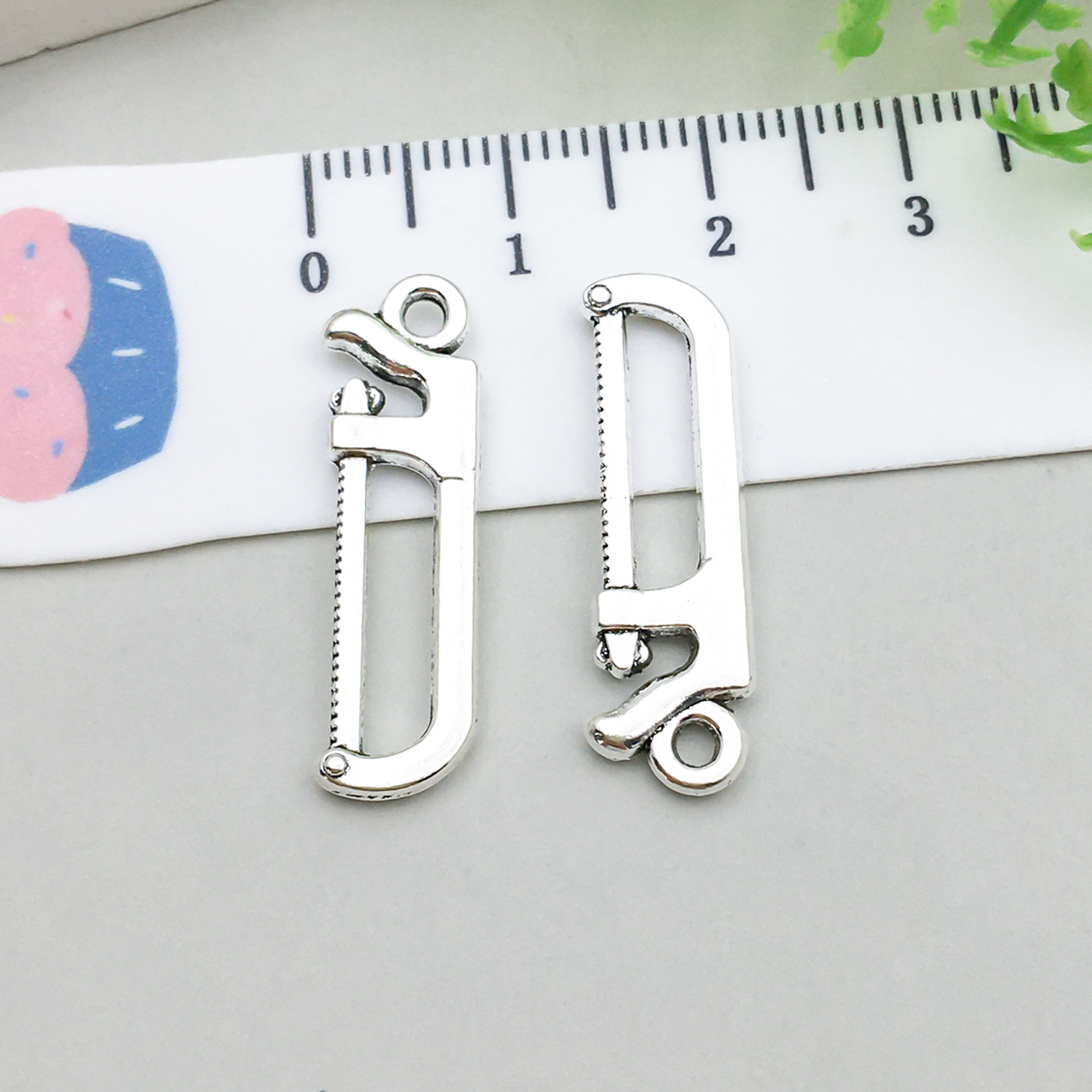 1 ancient silver tool saw 7*26mm-1.1g-8525